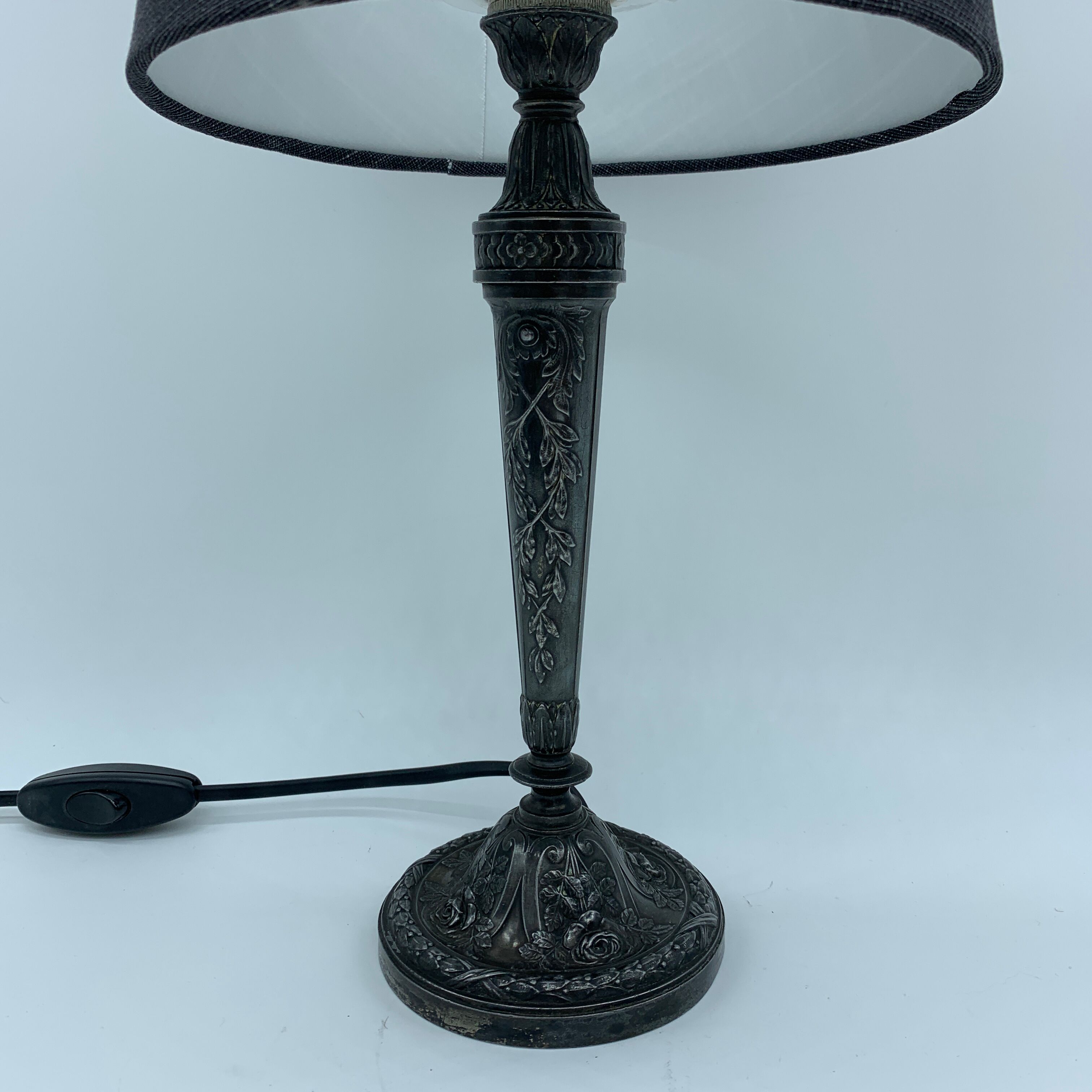 Decor de roses era Art Deco silver bedside lamp