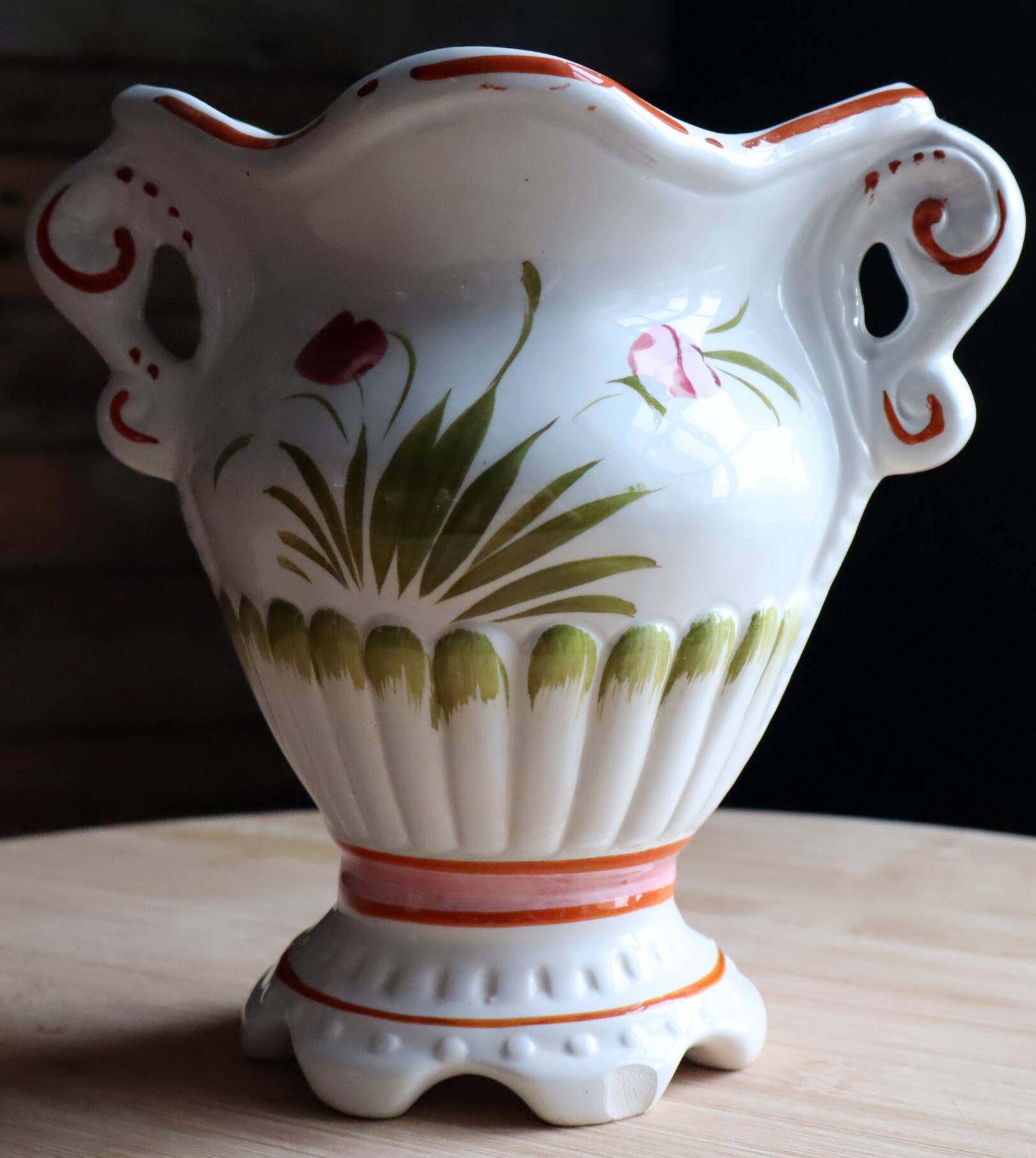 Médicis vase for display in earthenware - Traditional Old Moustiers style
