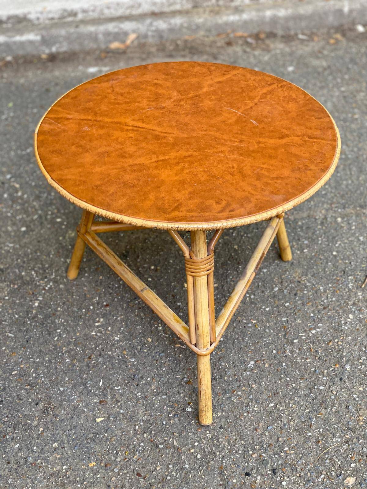 Table basse vintage ronde cuir rotin et bambou