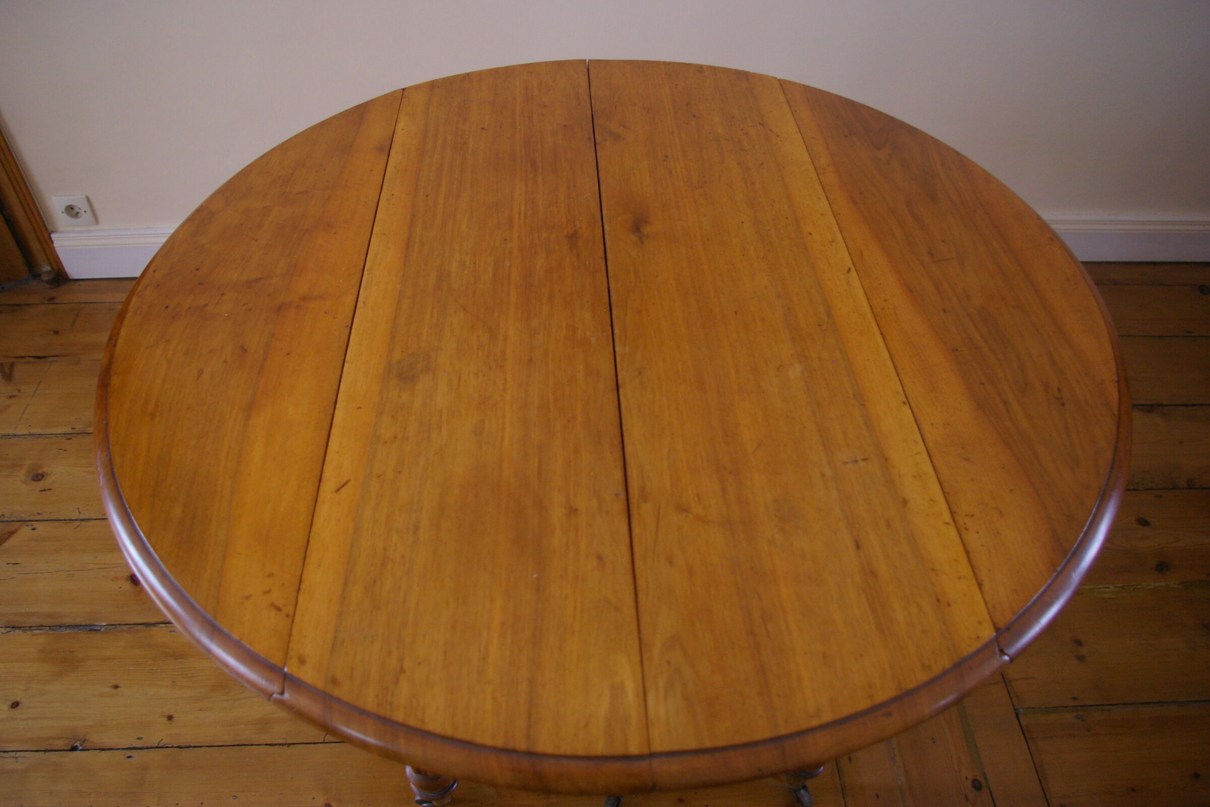 Round table 6 feet walnut