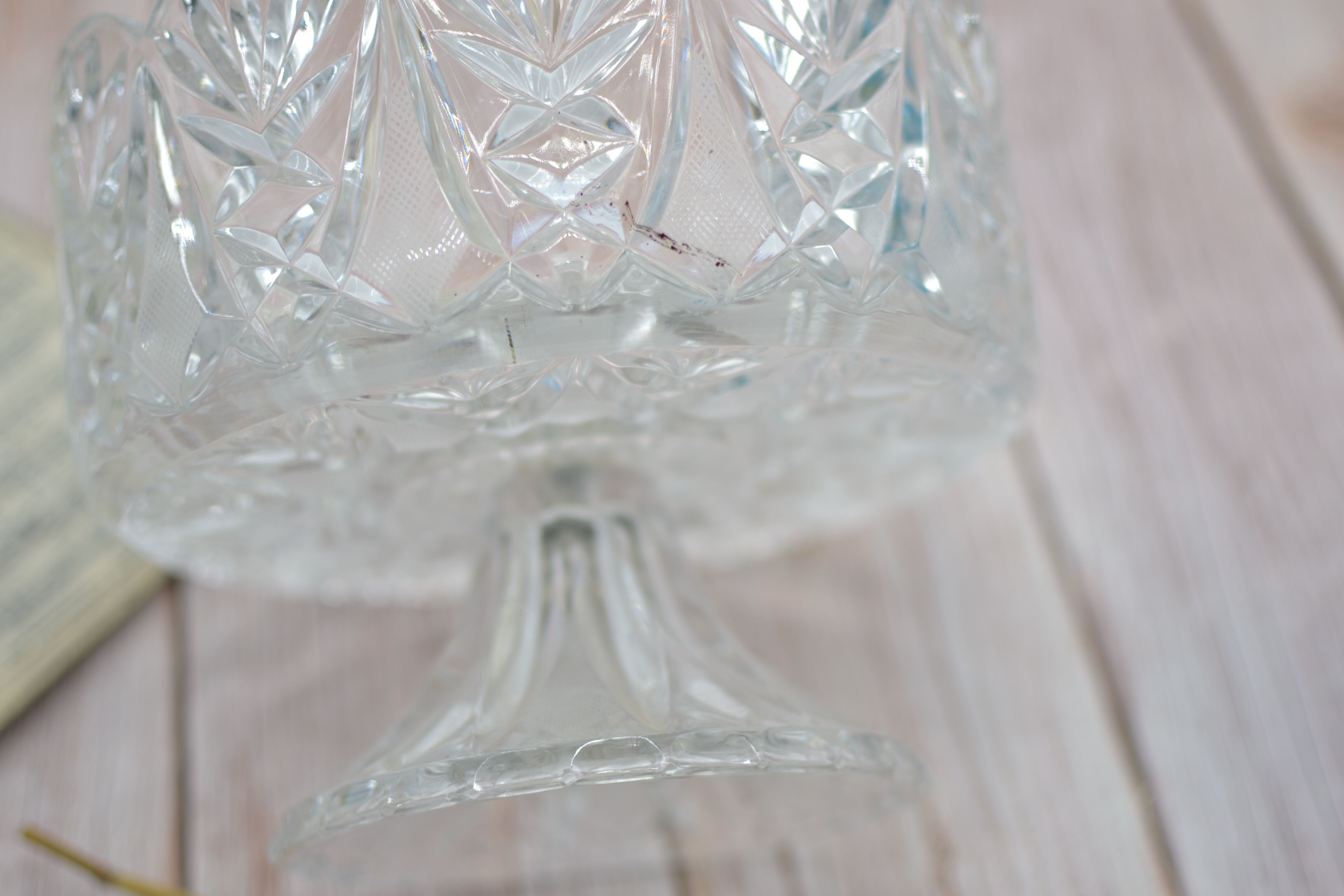 Crystal fruit cup with rounded edges