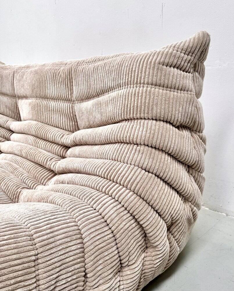 Two-seater canapé in beige corduroy attributed to Michel Ducaroy for Ligne Roset, 1970s.