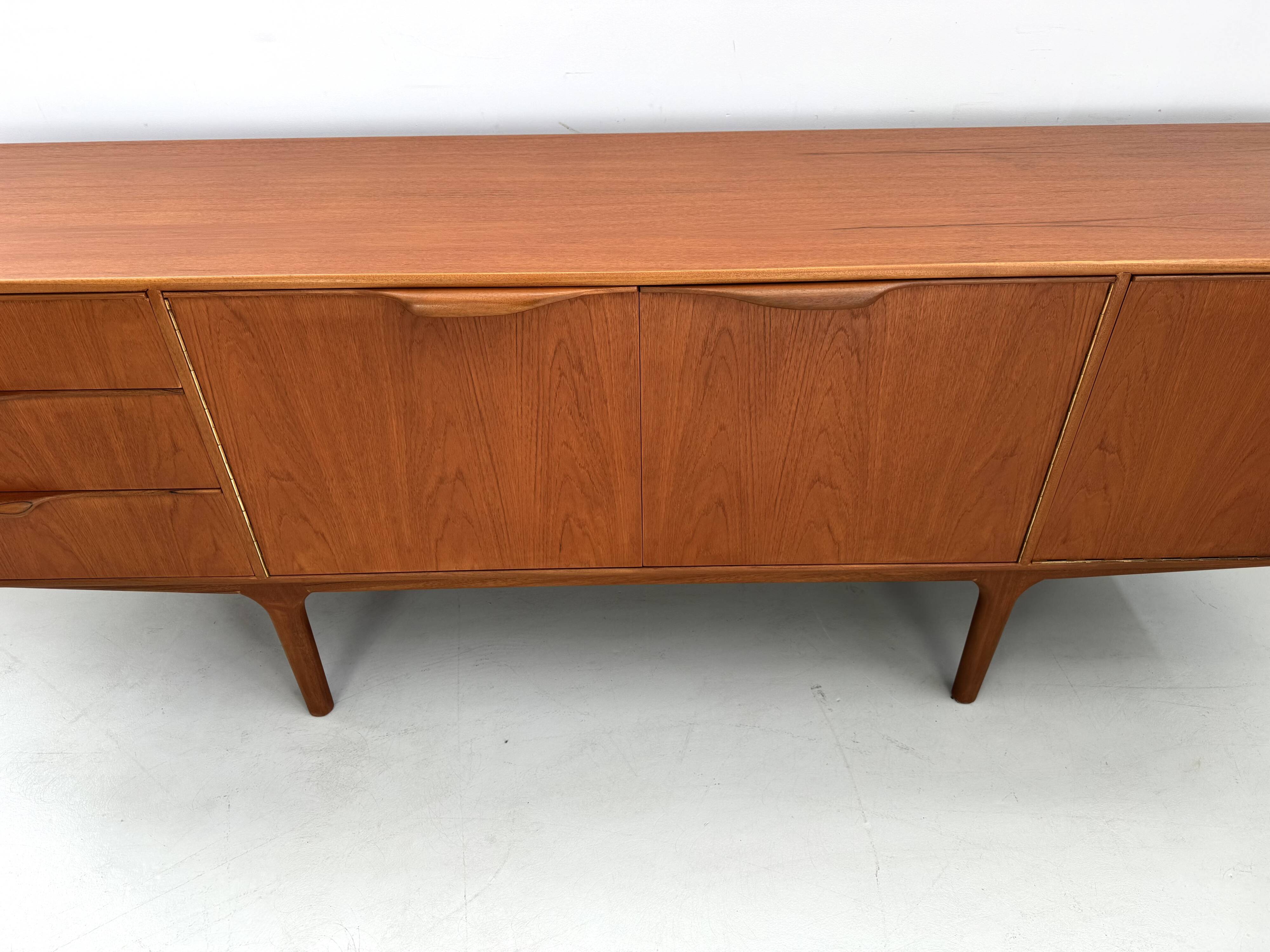Buffet vintage par McIntosh, design de T. Robertson des années 1960.