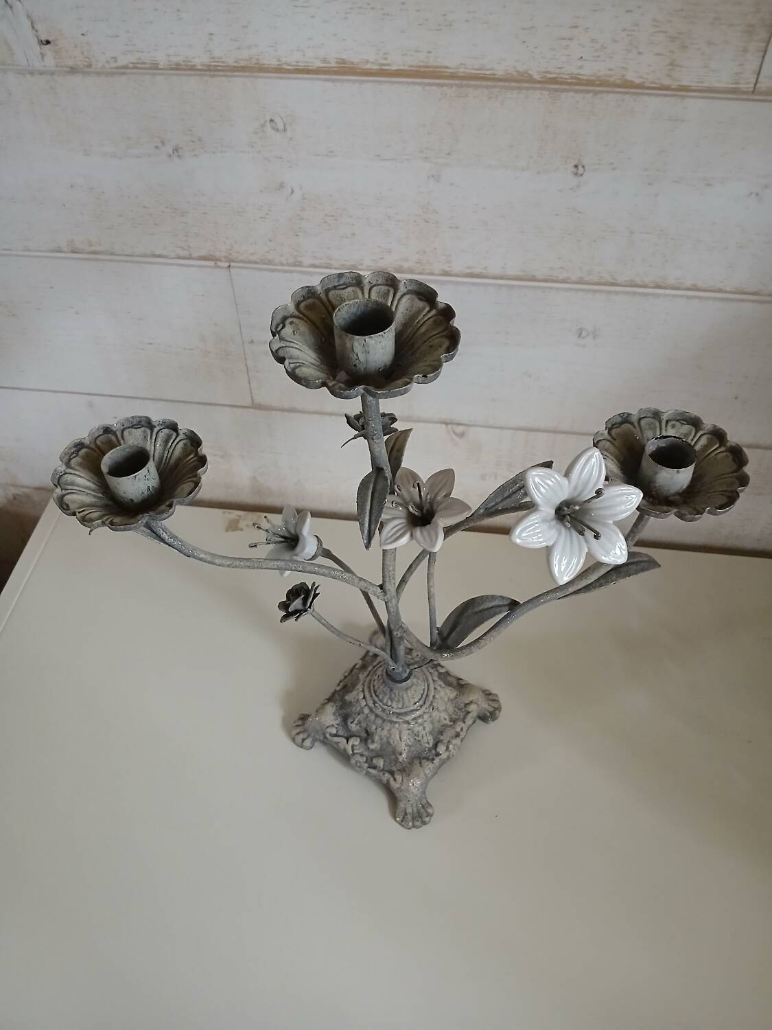 Antique chandelier in cast iron/metal and porcelain