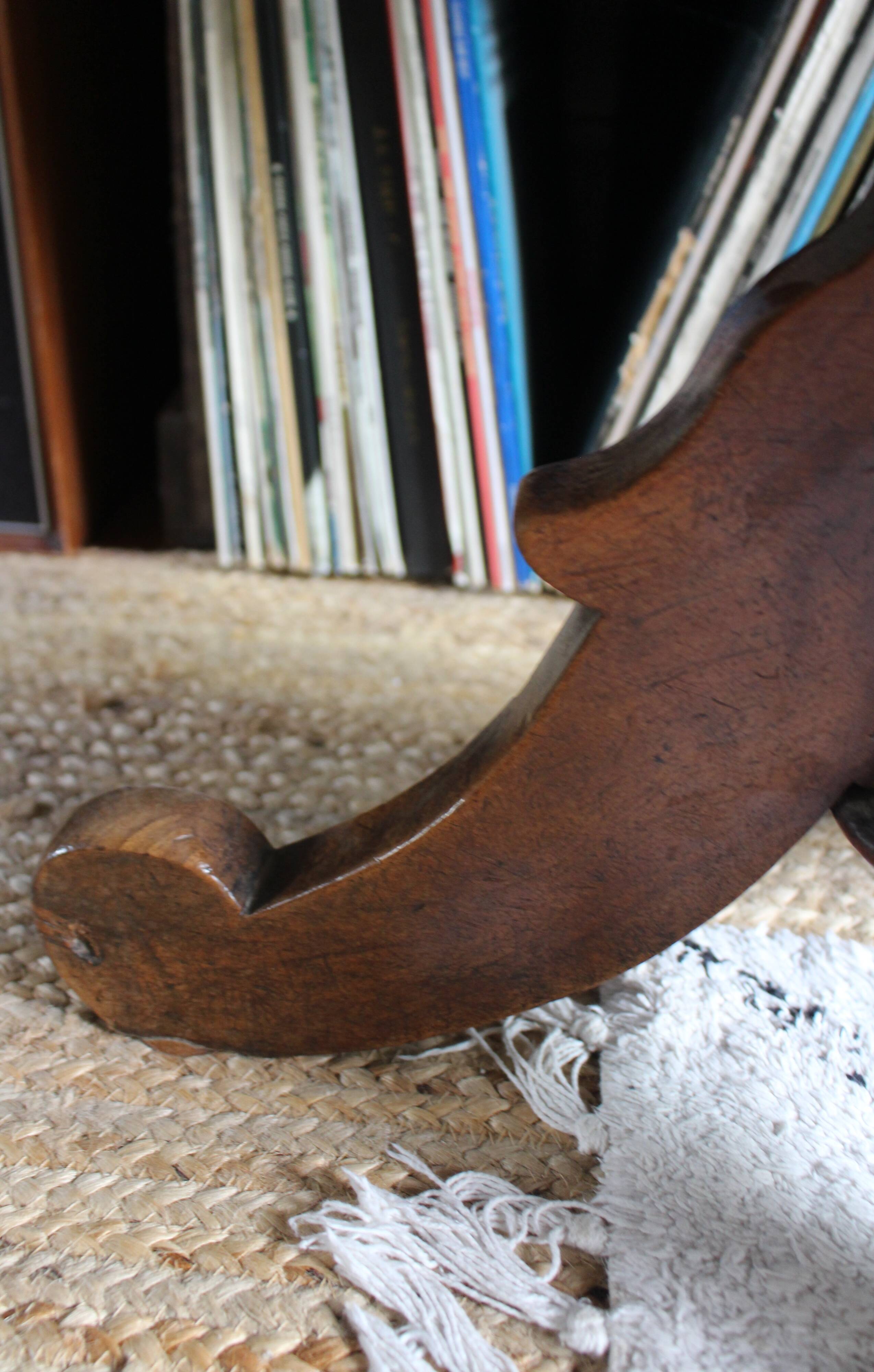 Tabouret de piano ancien en velours vert et bois de noyer