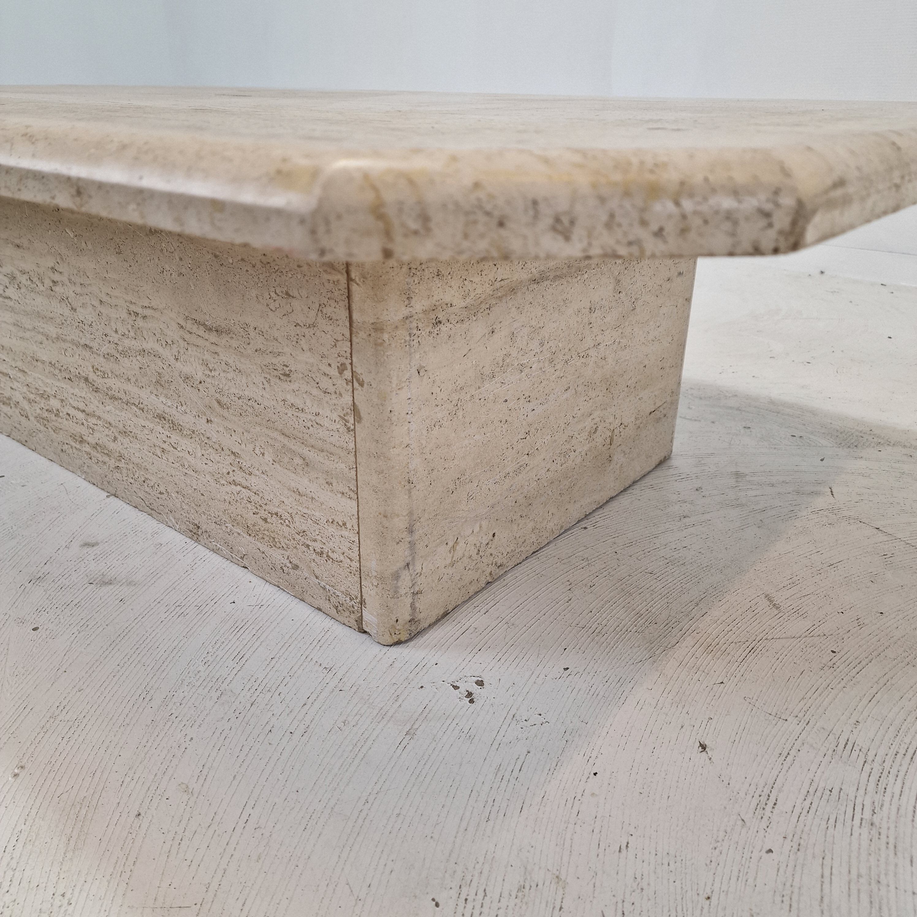 Italian coffee table in travertine, 1980s