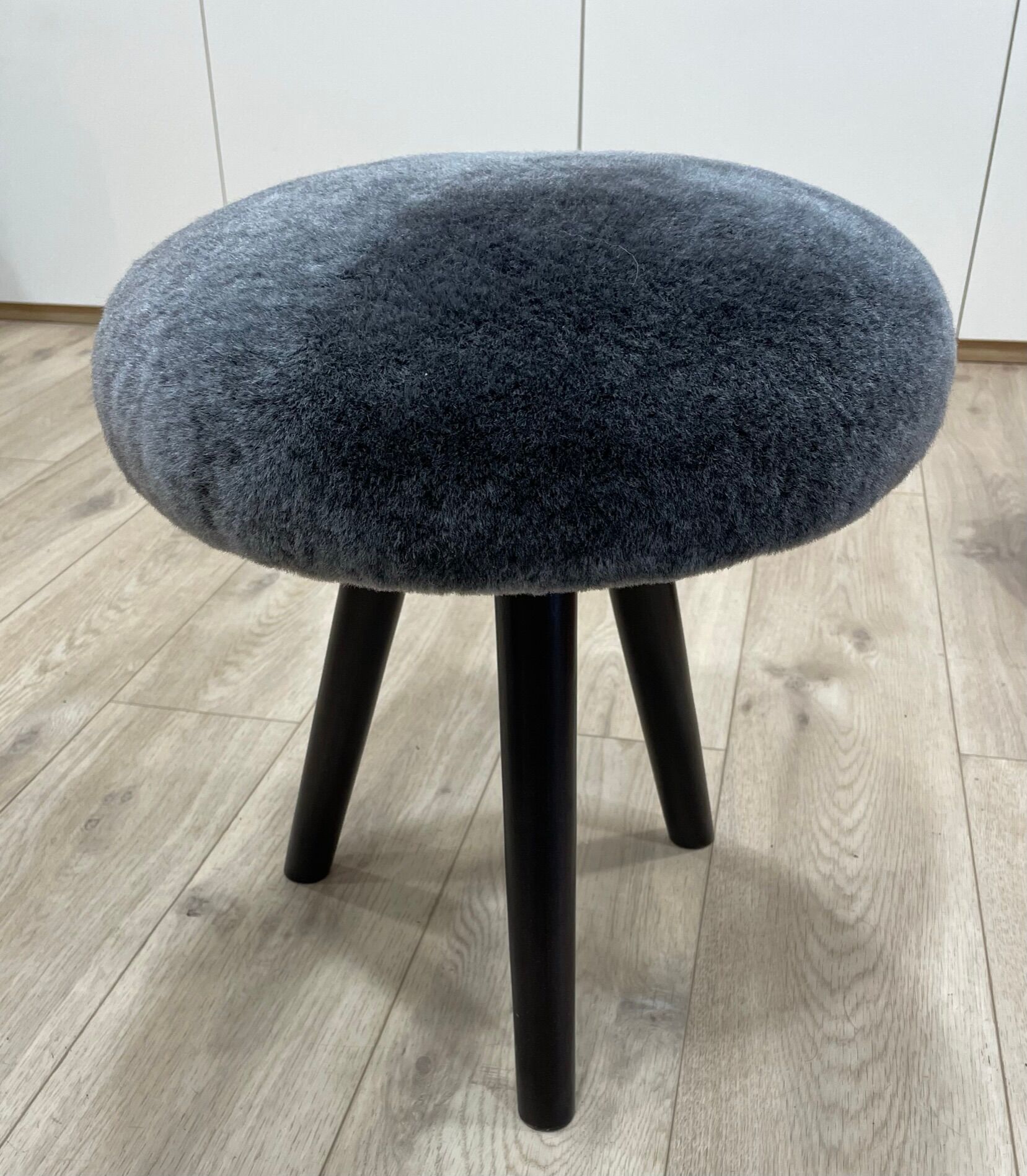 Shaved gray sheepskin pouf