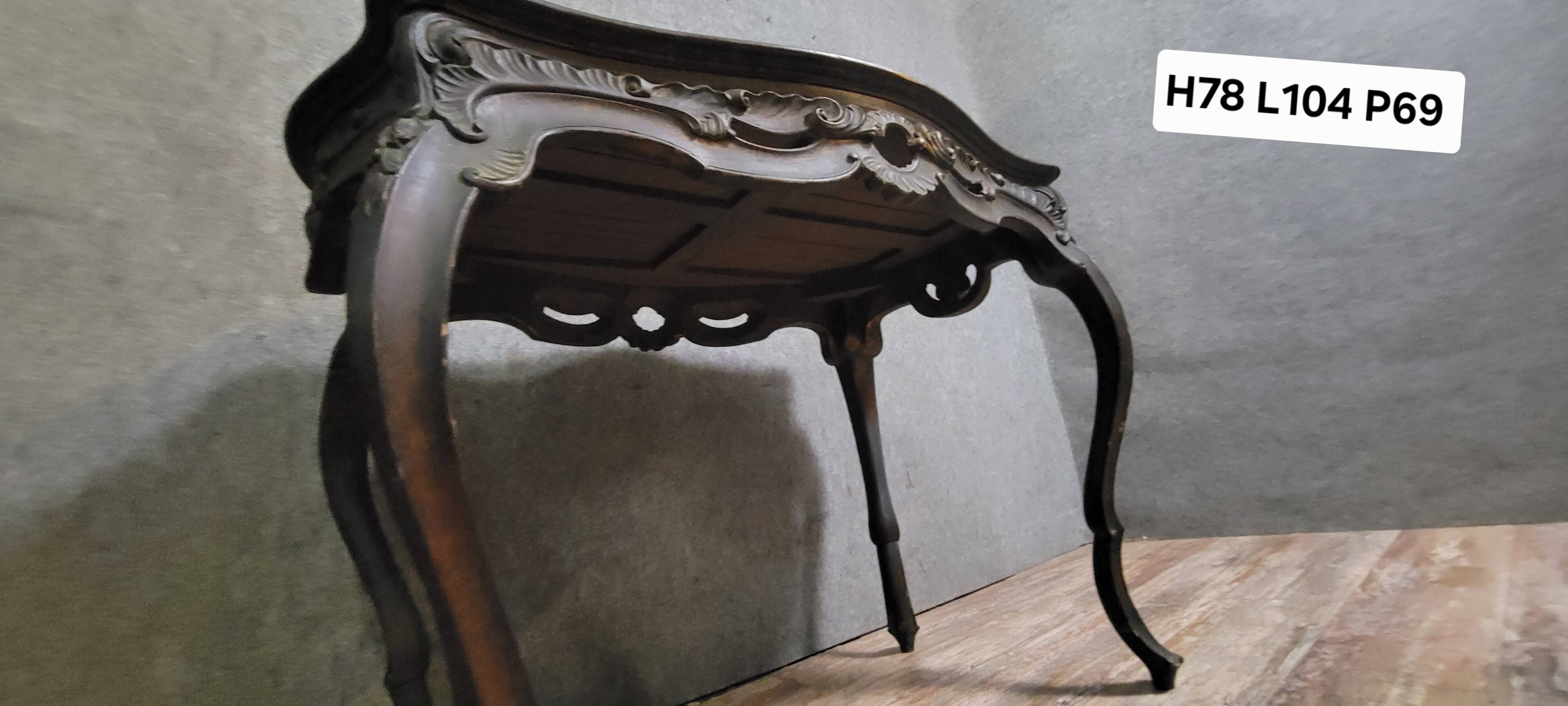 Antique desk in the Louis XV style, resting on four curved legs.