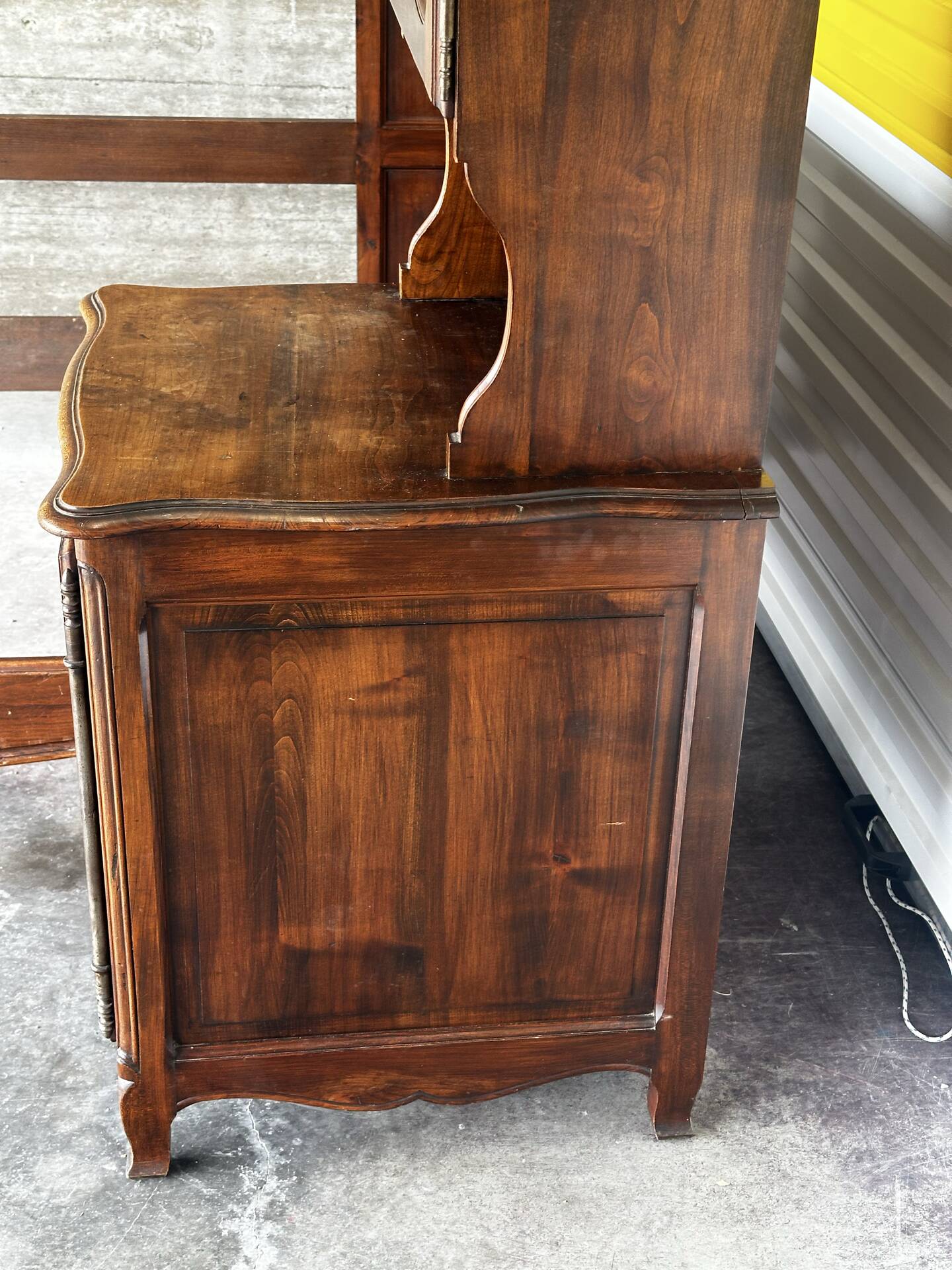 Solid wood bookshelf - French work from the 1950s