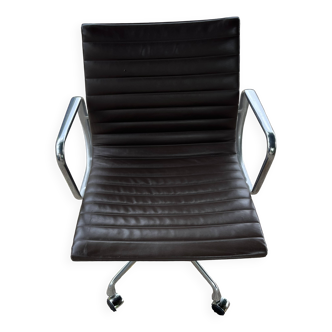 Herman Miller Office Chair – Executive Model from the Aluminum Group