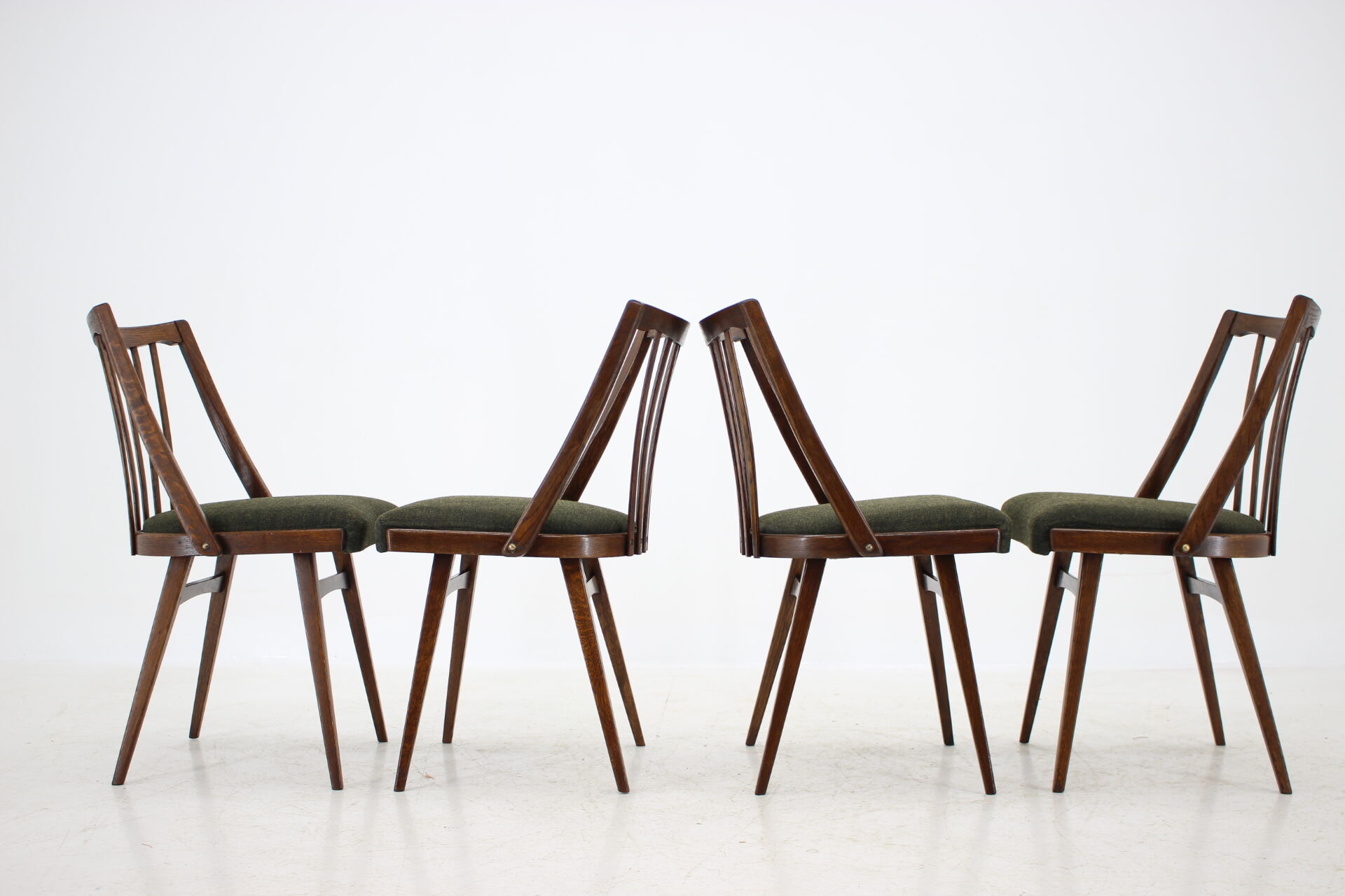 Lot de 4 chaises conçues par Antonín Šuman