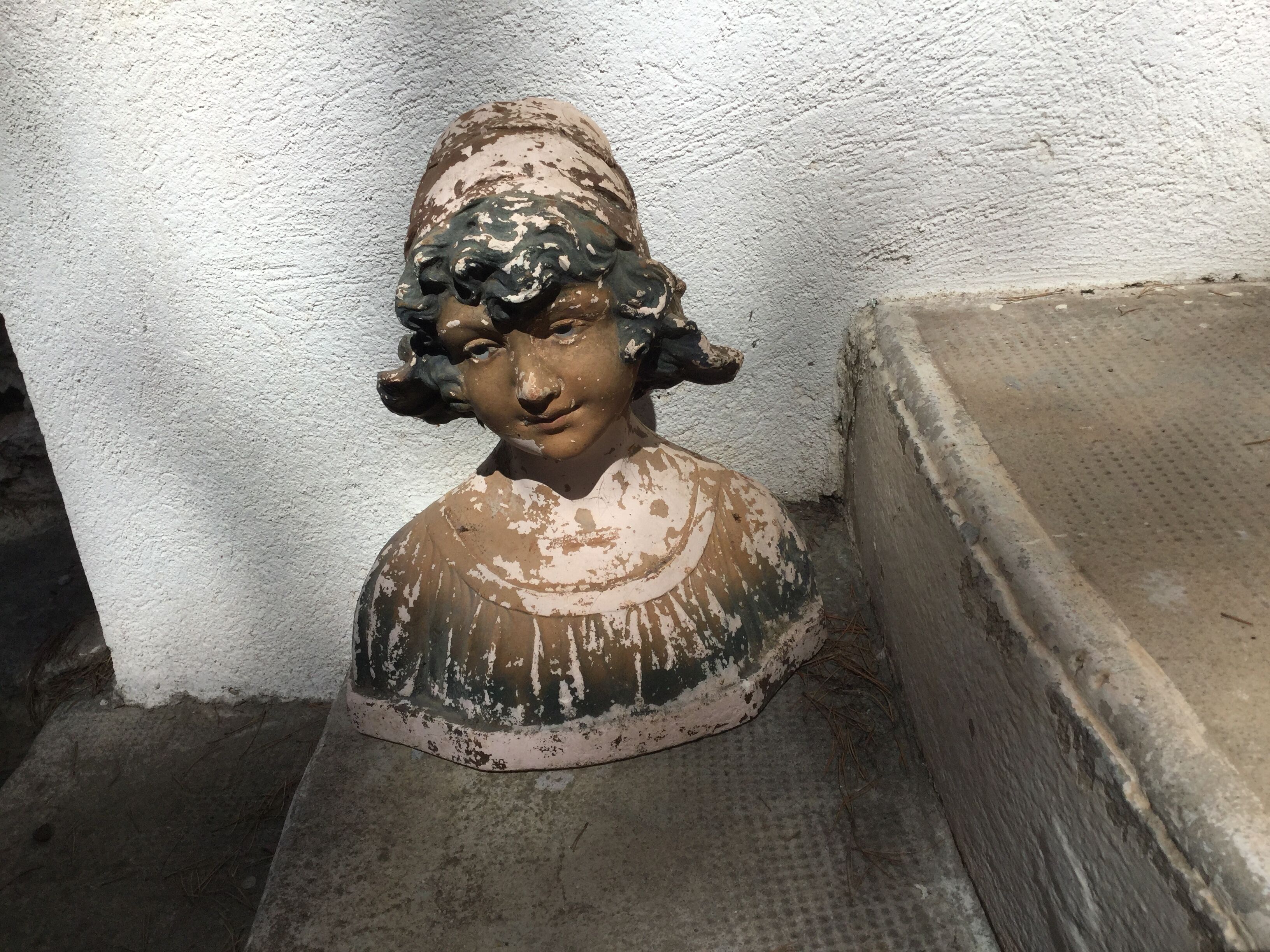 Bust young girl, old plaster