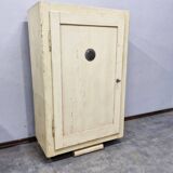 Bread cabinet with glass spice containers