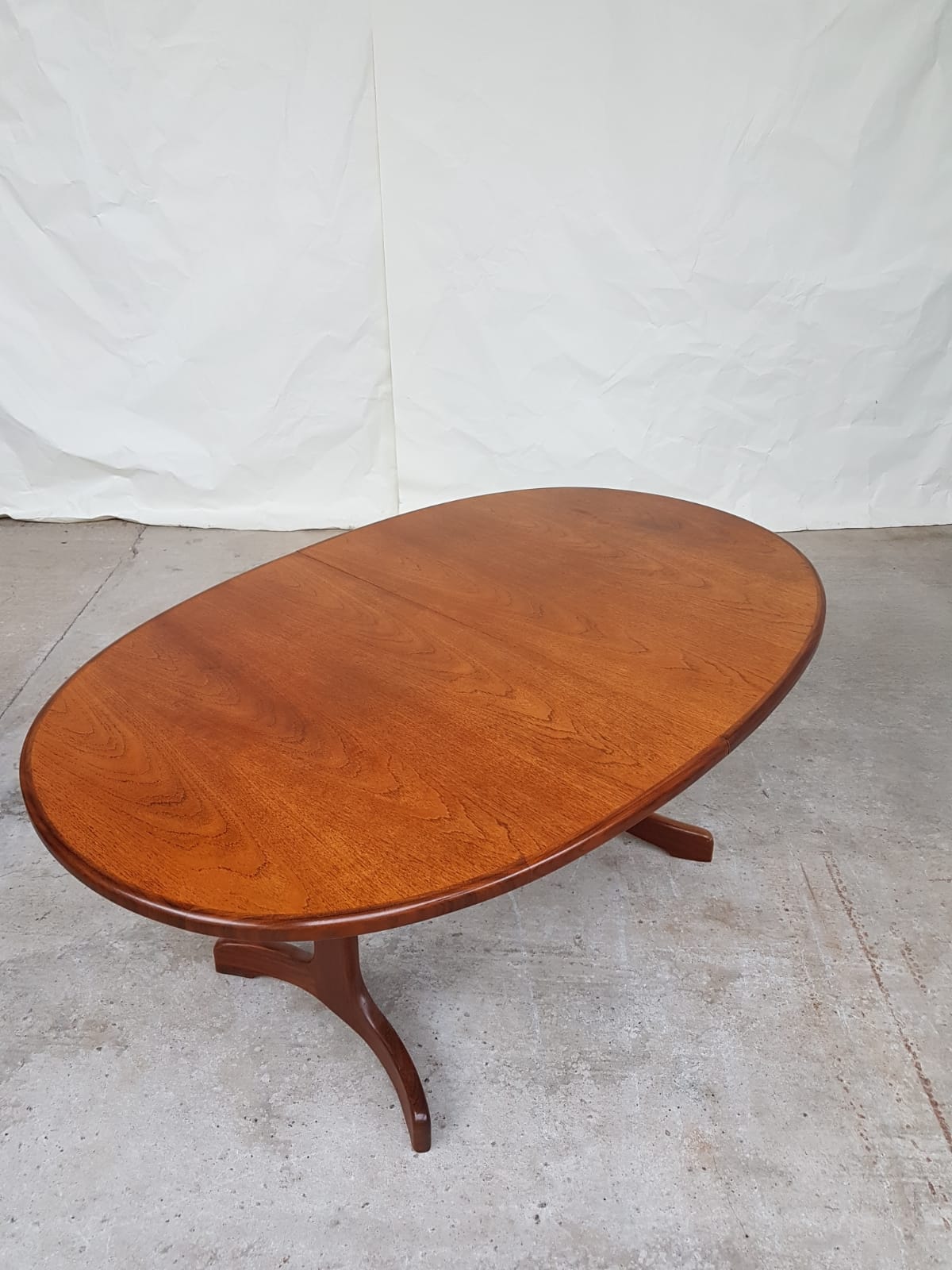 Vtg mid century g plan fresco teak extending 4 - 6 seat oval dining table retro
