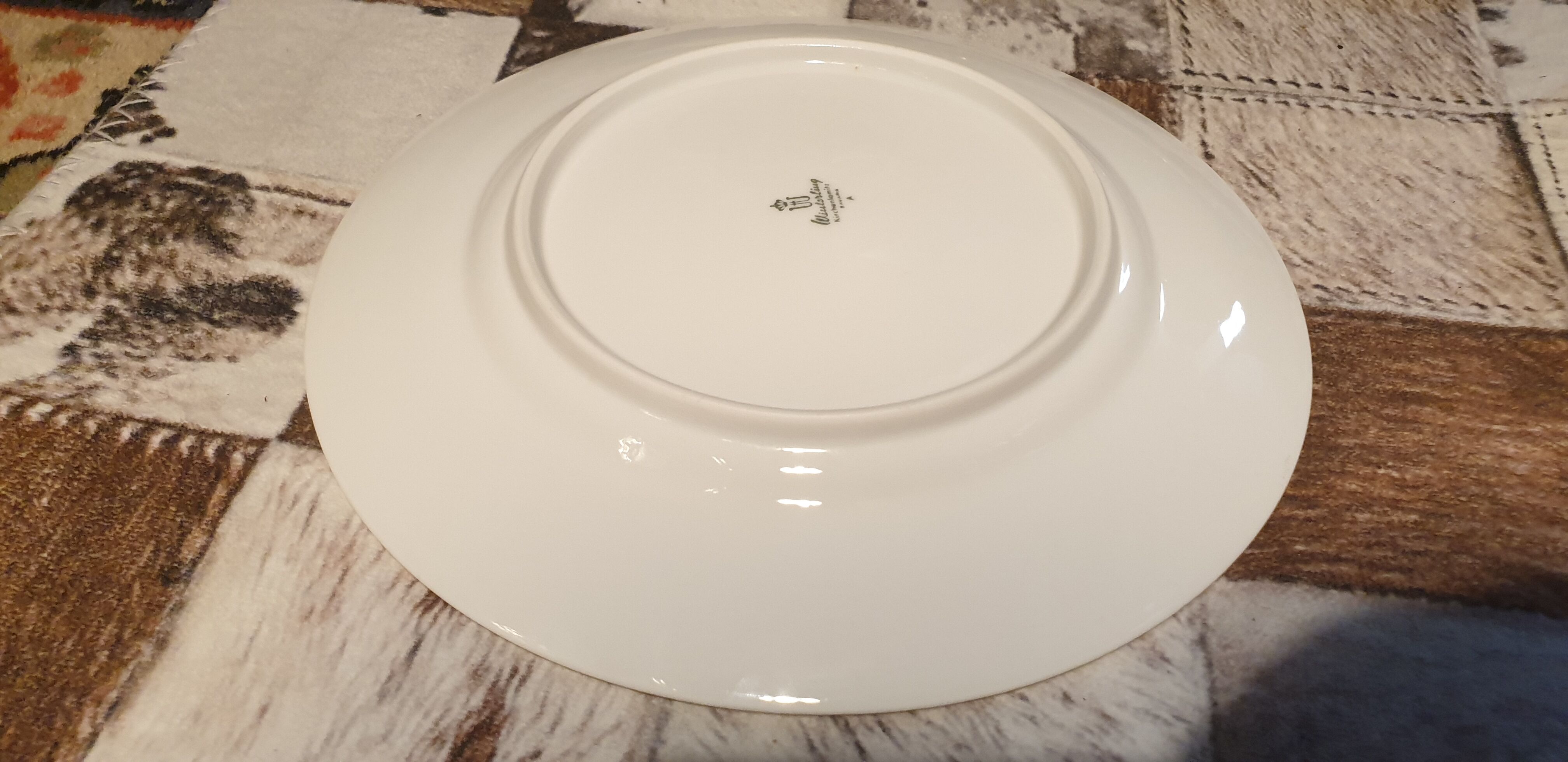 Lot de 24 assiettes plates scènes de gibiers