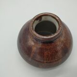 Copper vase with metallic reflections