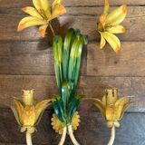 Applique en metal avec des lys