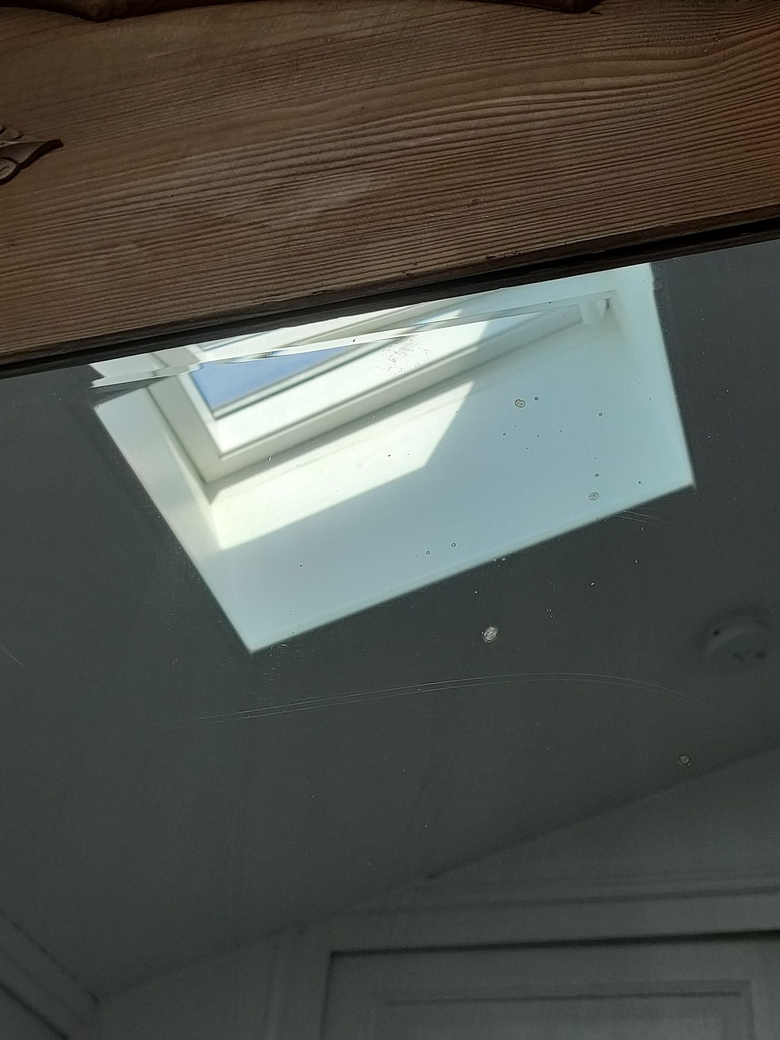 Miroir bois patiné glace biseautée vintage 76 cm x 96 cm
