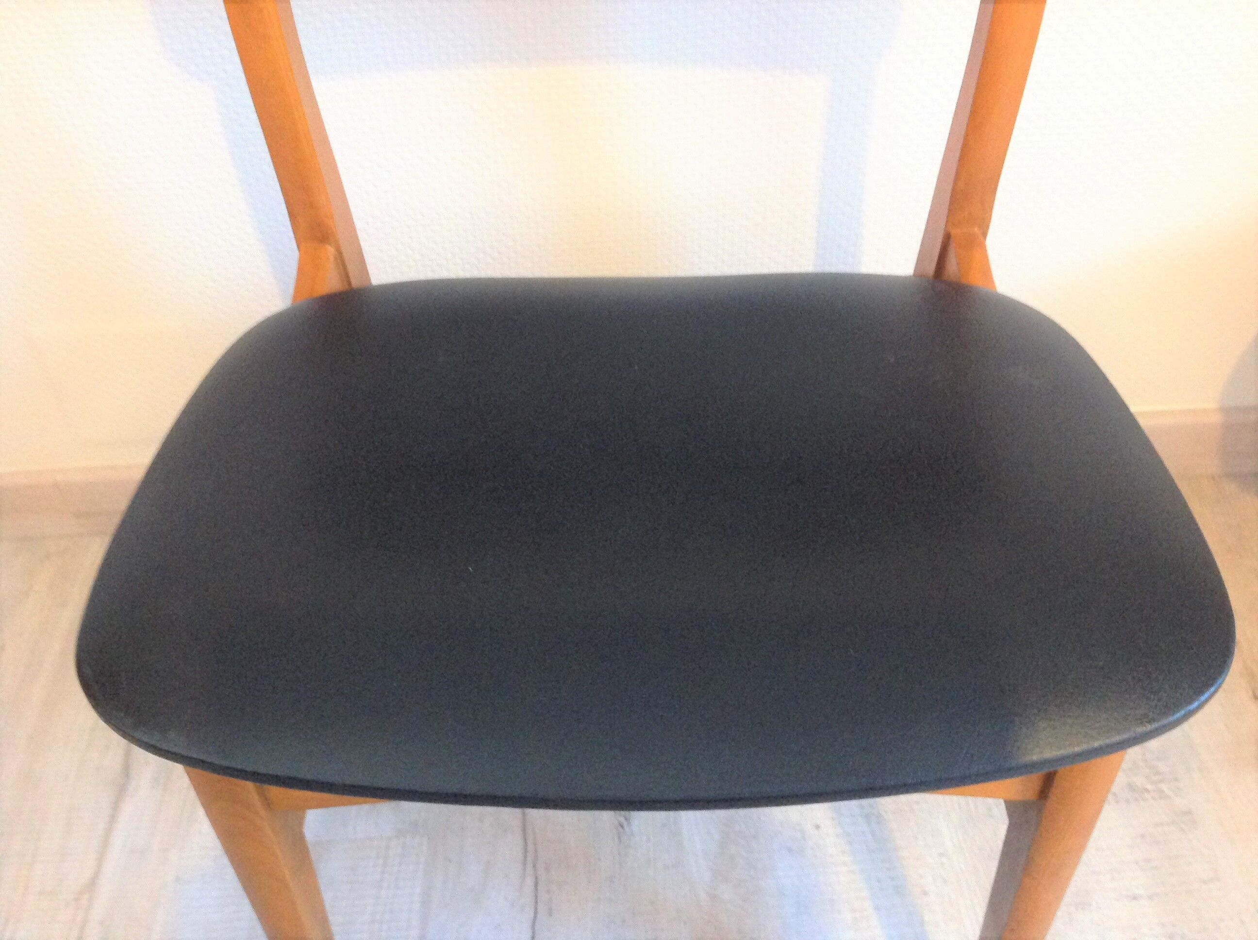 Scandinavian chair in beech and imitation leather black / vintage 60s-70s