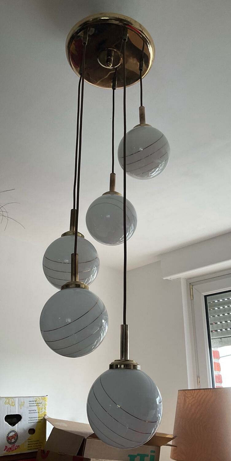 Lustre cascade de globes opaline des années 70