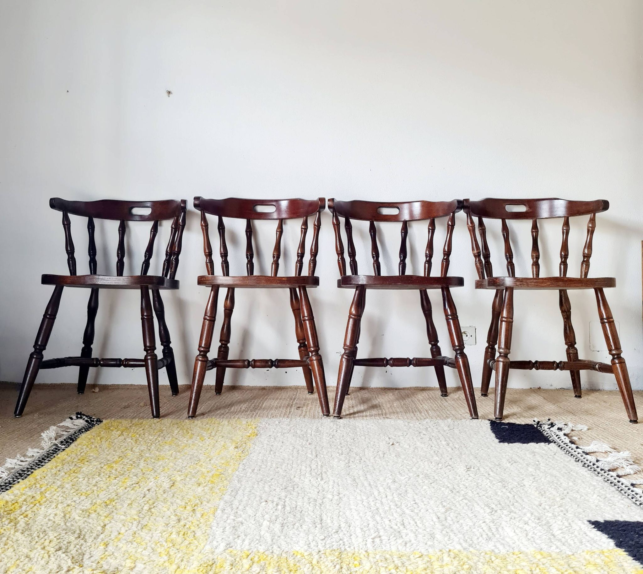 Set of 4 Western Bistro Chairs in Solid Wood – Vintage Pub Style