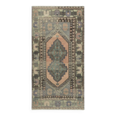 Tapis oriental turc vintage fait main pour maisons de campagne, intérieurs rustiques et tribaux. 100 % laine.