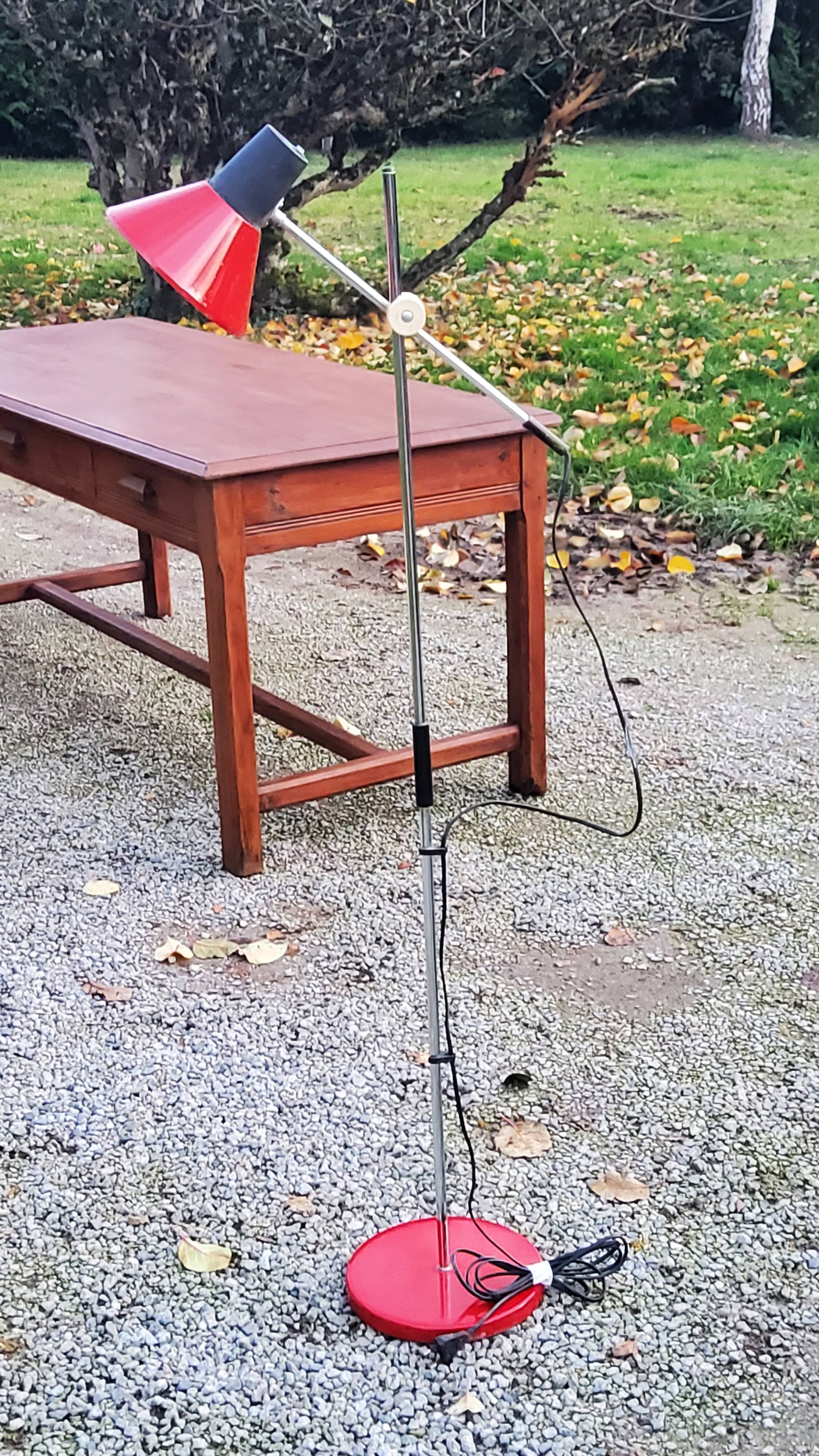Designer reading lamp from the 70s in chrome and red lacquered sheet metal