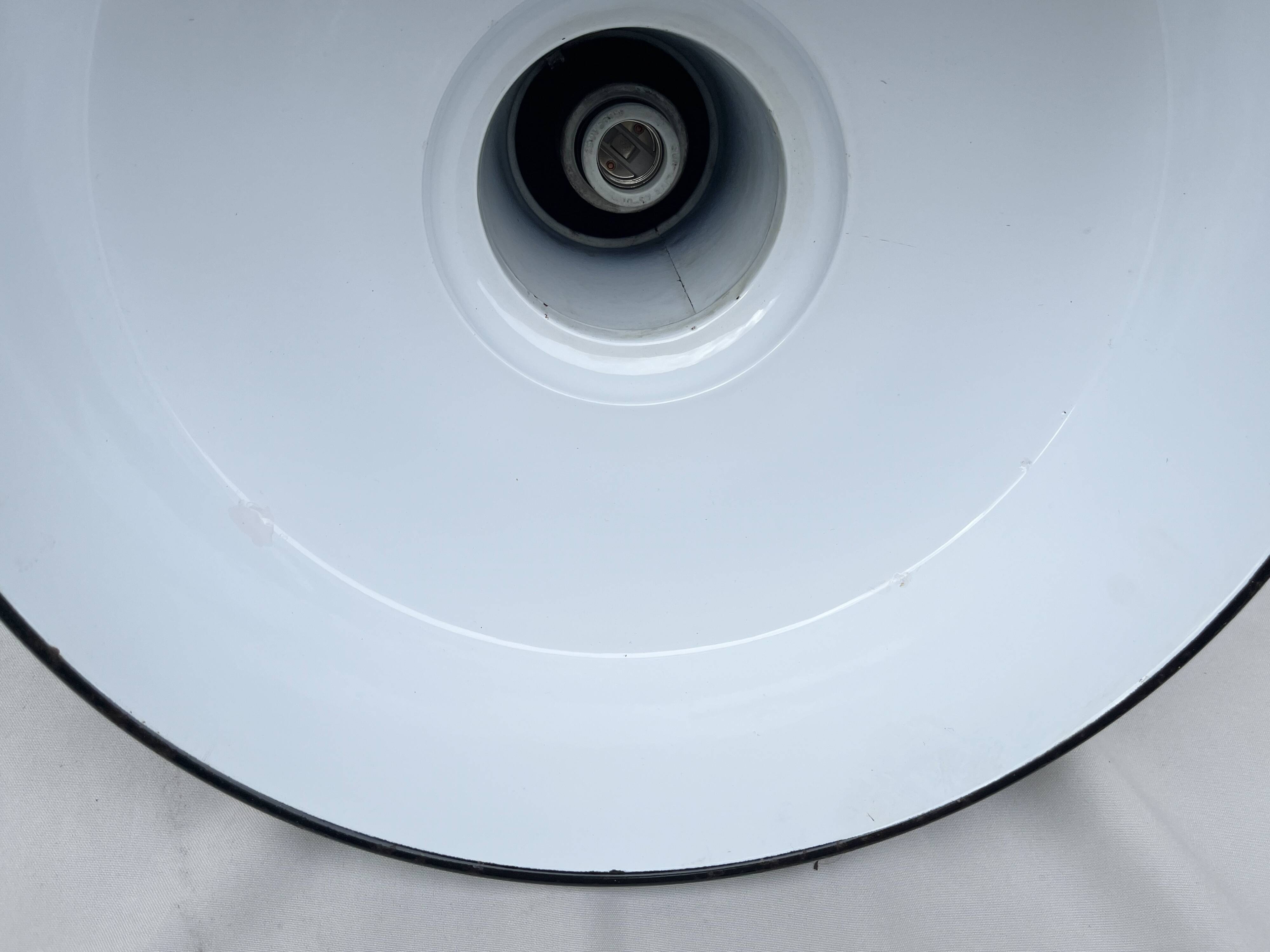 Industrial pendant light in black and white enamelled sheet metal factory bowl