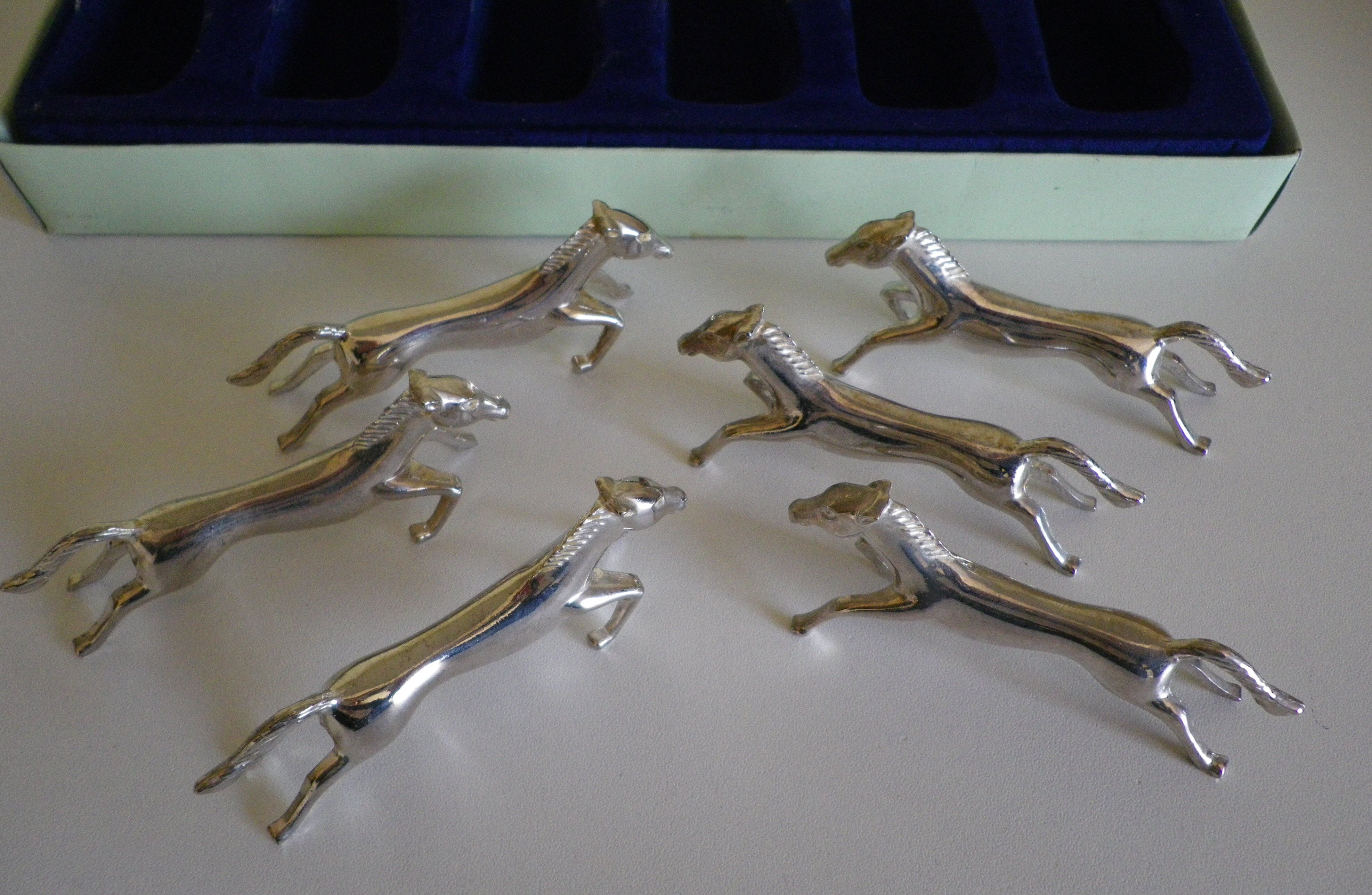 Silver metal knives in their origin box