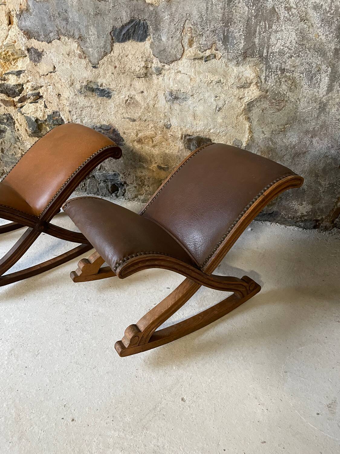 Set of 2 wooden and studded leather footrests