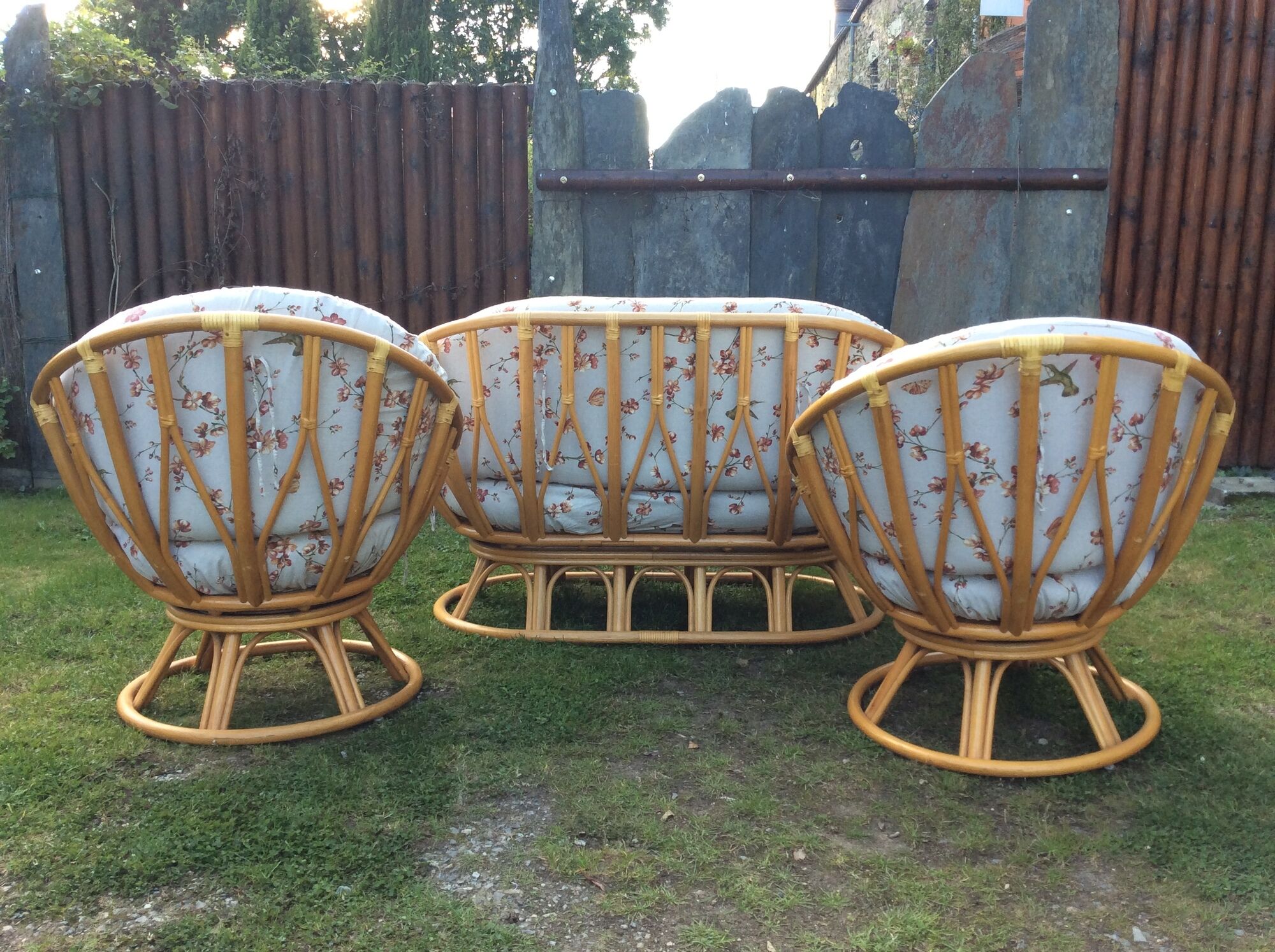 Vintage rattan lounge 1 bench and 2 swivel armchairs in perfect condition.