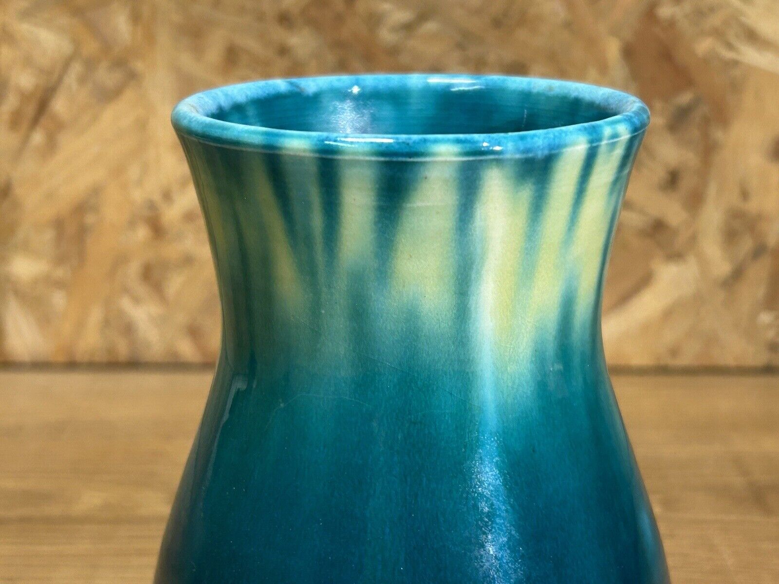 Vase ancien céramique émaillée bleu, blanc, signé Accolay XXème