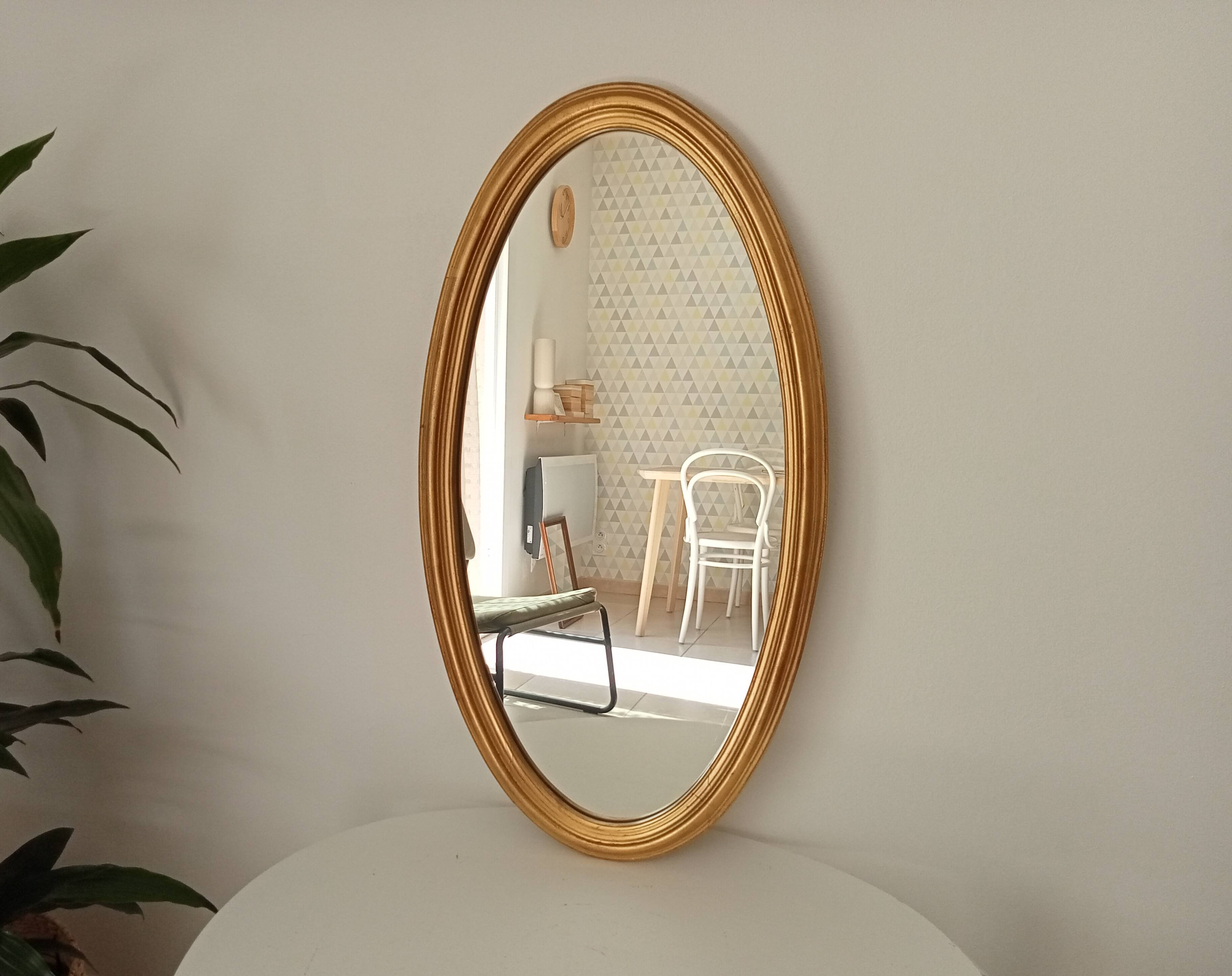 Miroir vintage ovale en bois doré années 60 77*41 cm