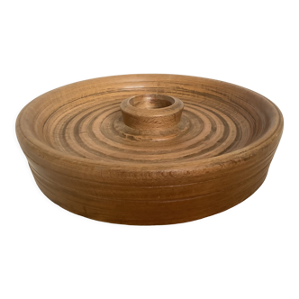 Round candle holder made of thick wood