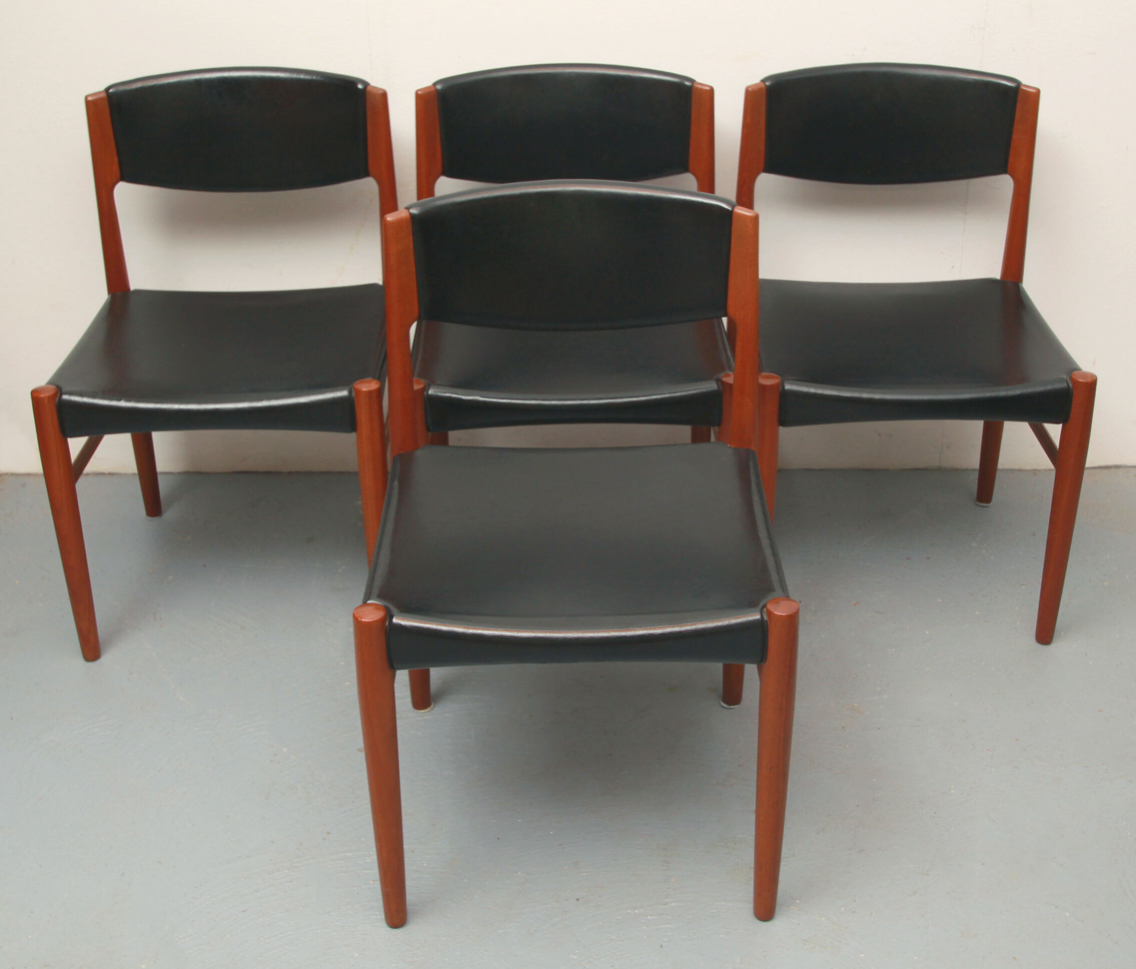 Set of 4 danish dining chairs in teak