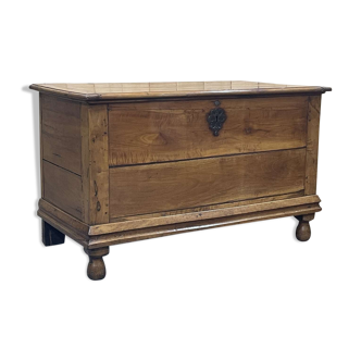 Chest of the eighteenth in cherry tree