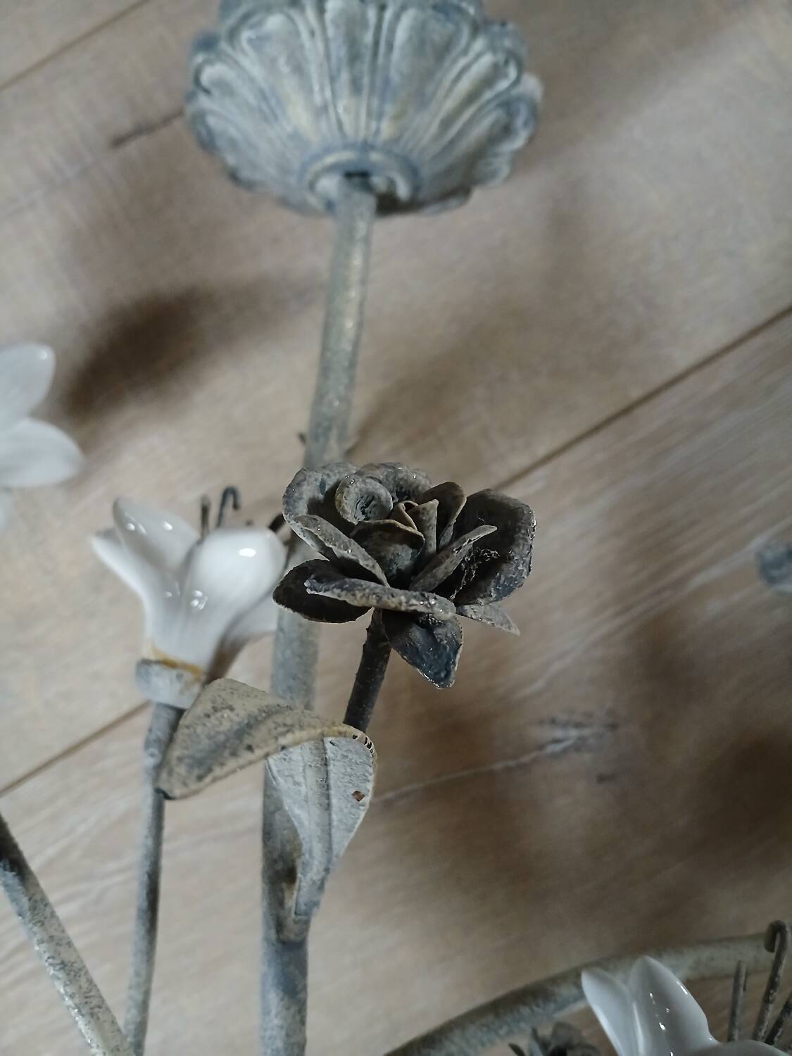 Antique chandelier in cast iron/metal and porcelain