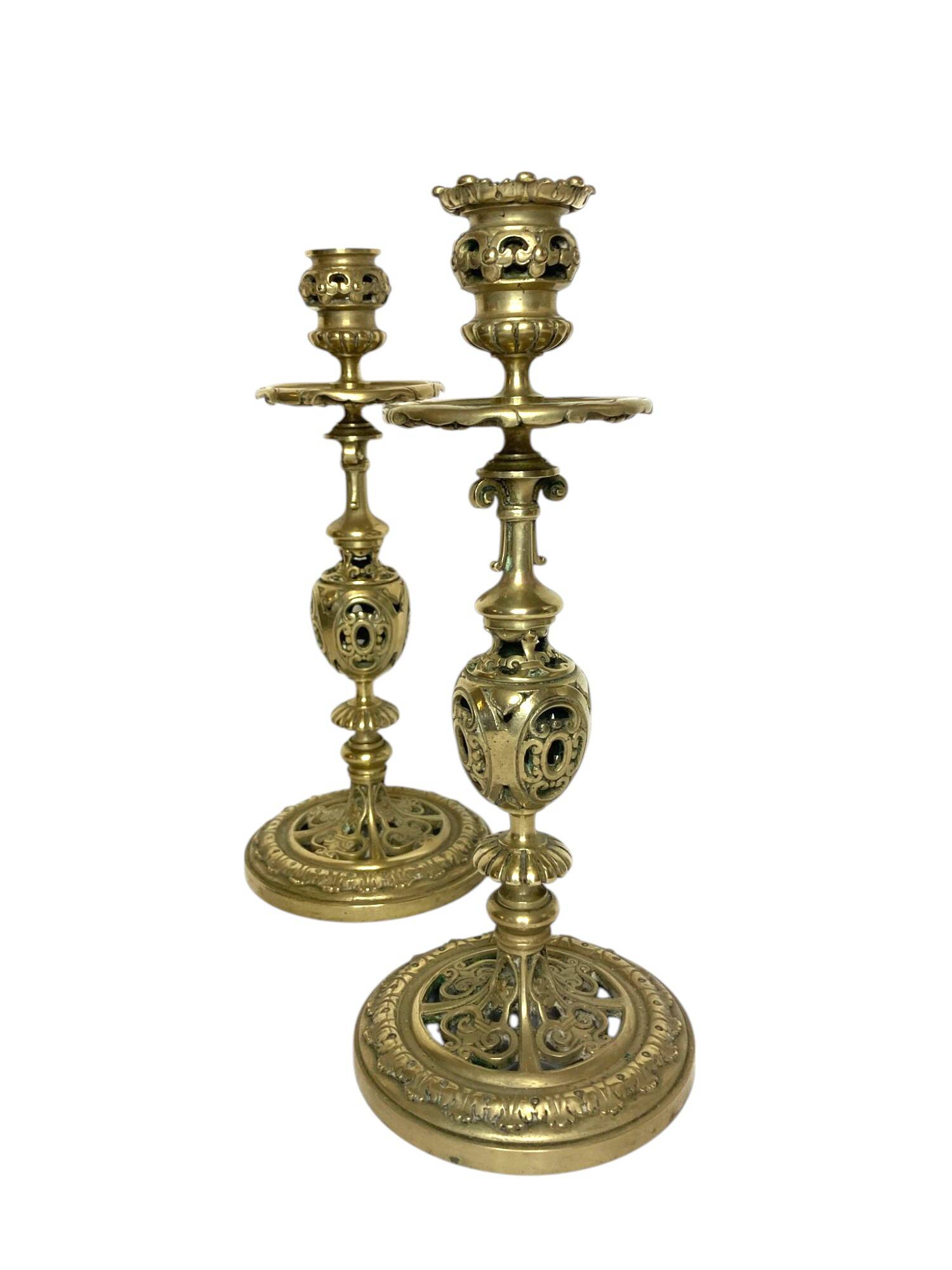 Pair of bronze torches chiseled with foliage, 19th century
