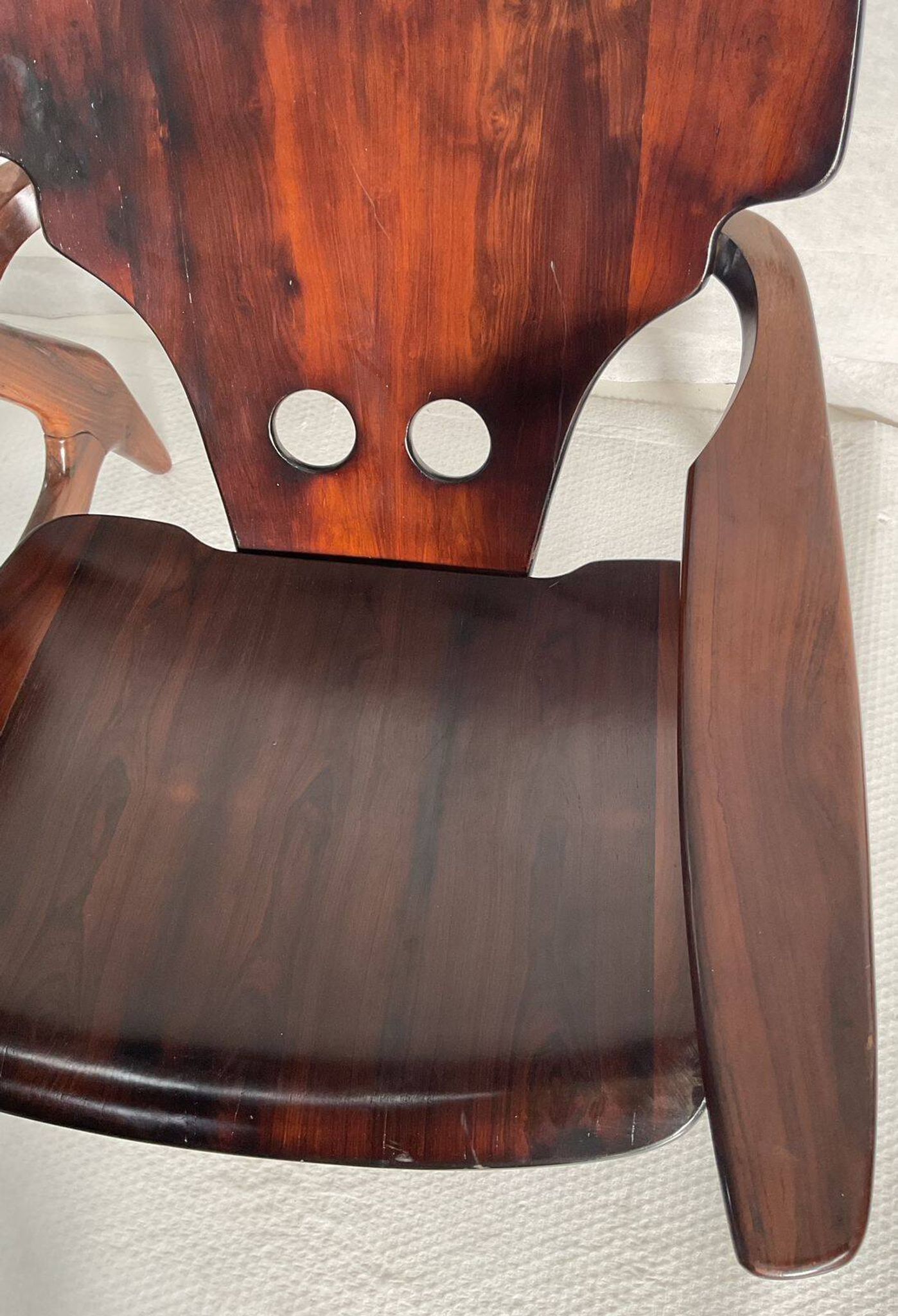 Pair of Diz armchairs, Sergio Rodrigues