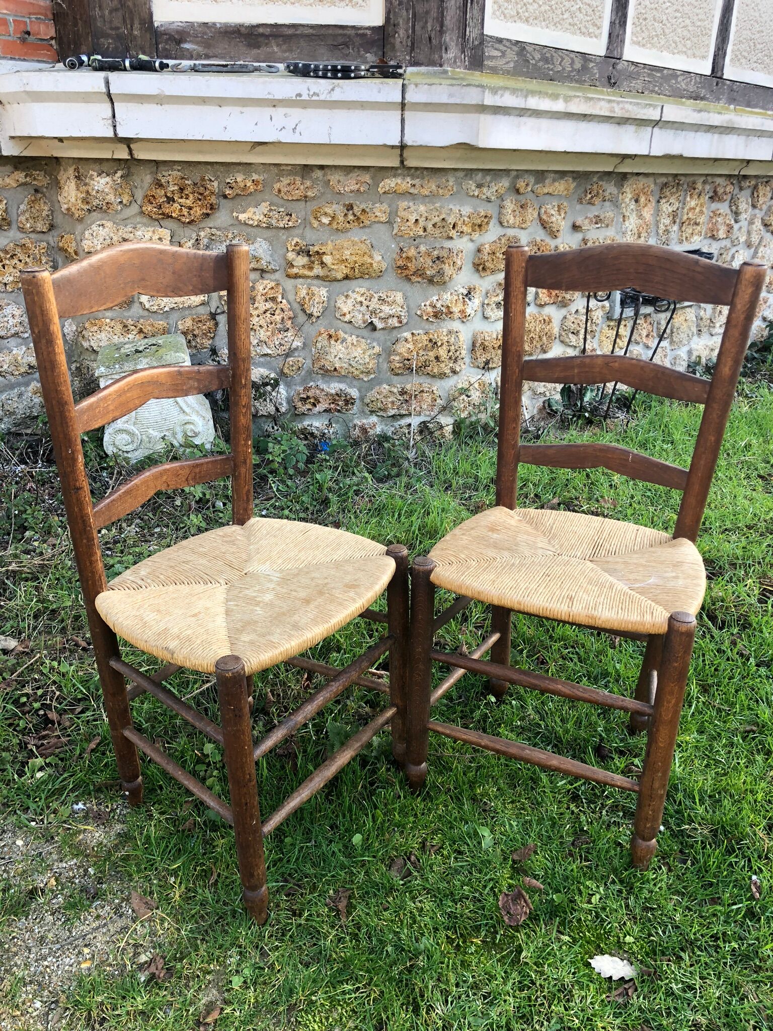 Pair of rustic mulched chairs