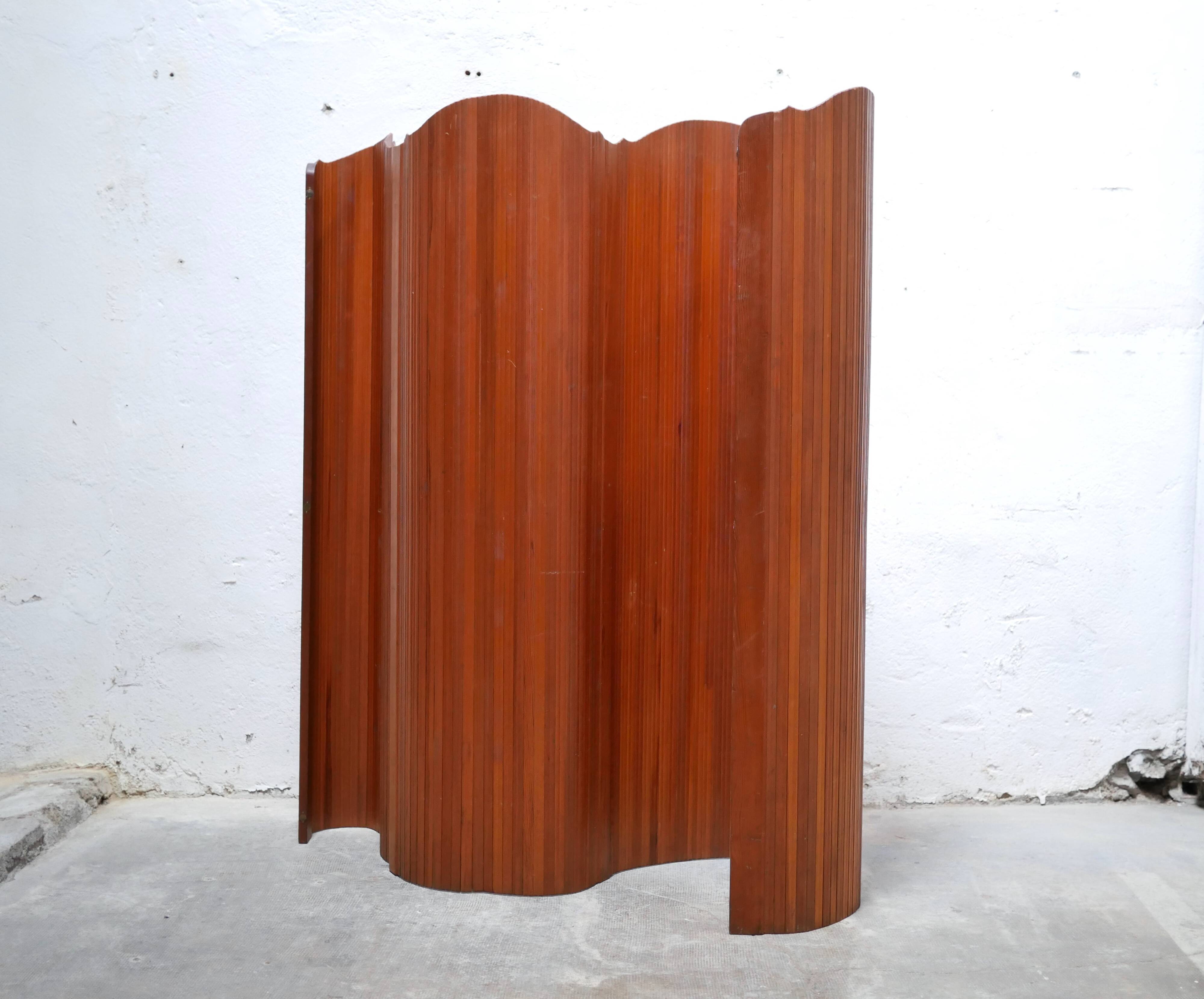 Vintage wooden screen published by snsa