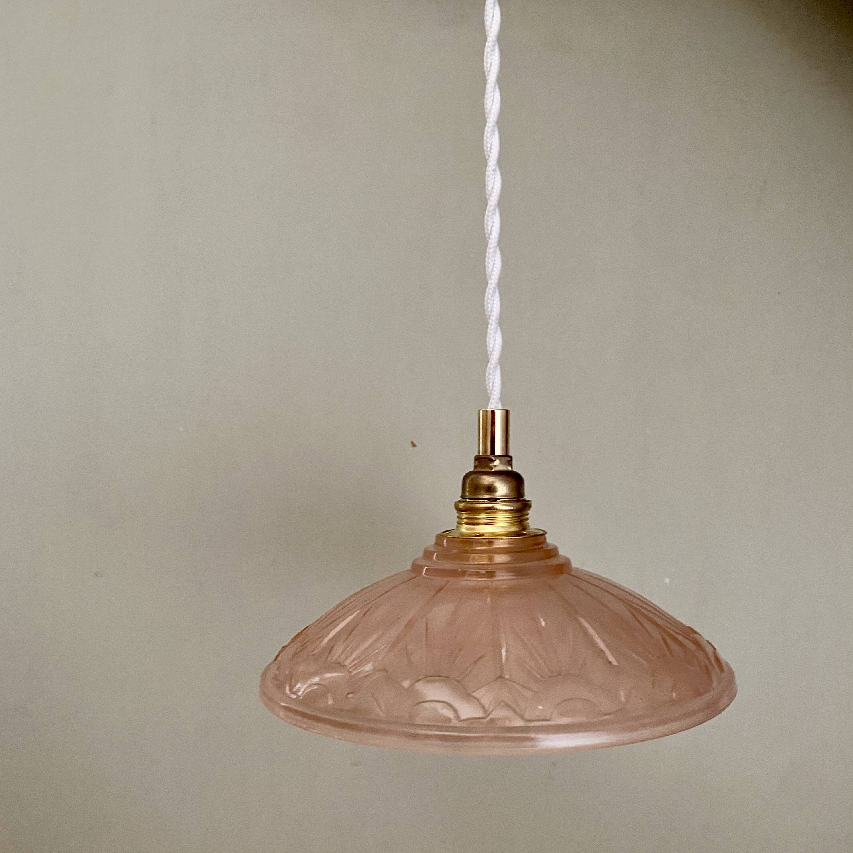 Suspension abat-jour Art Déco en verre dépoli rose