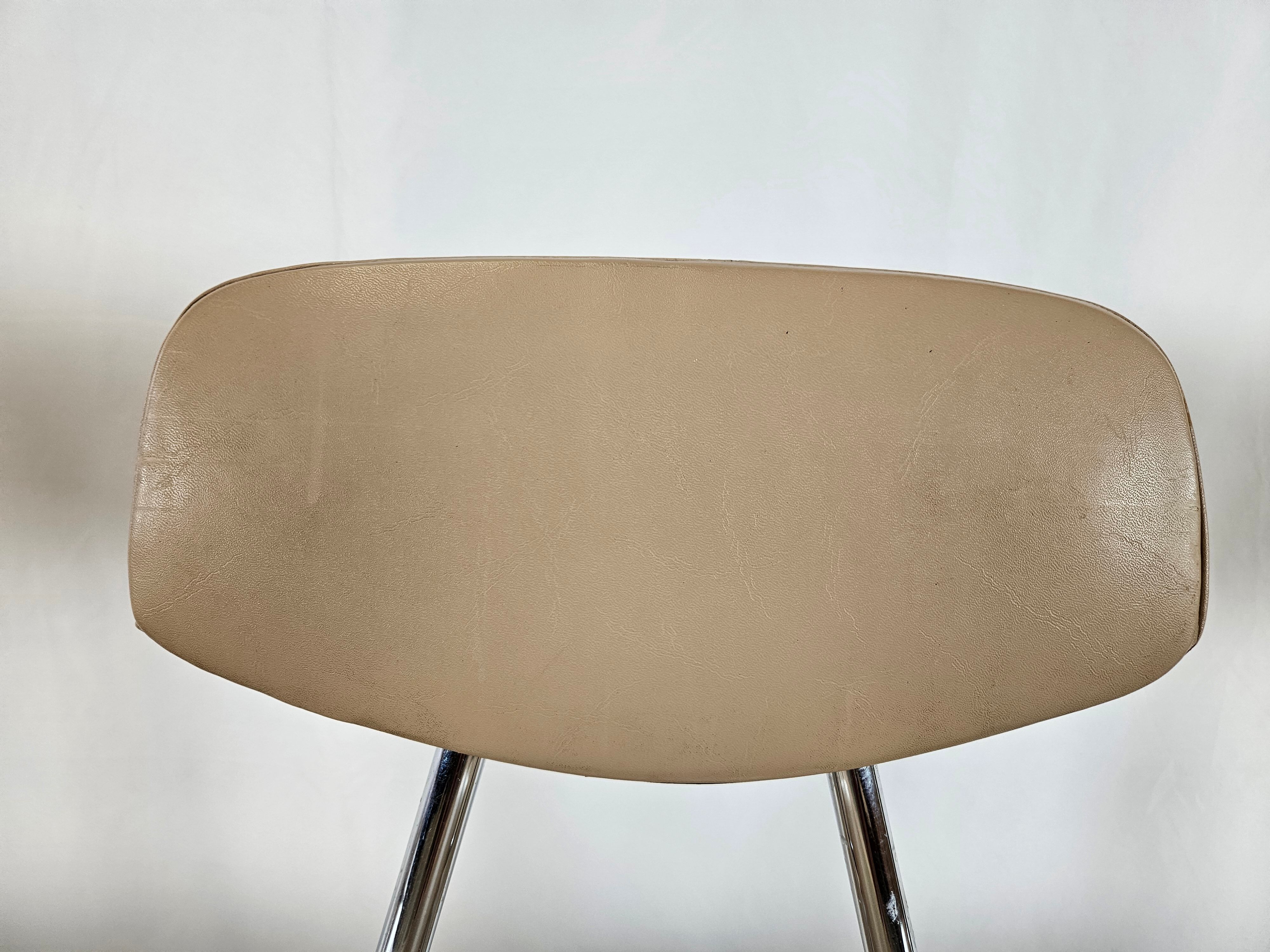 Set of four chairs in iron and skai 1970