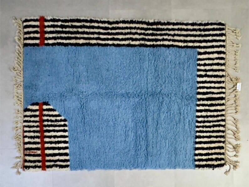 Traditional hand-woven Berber rug, size 150 x 250 cm