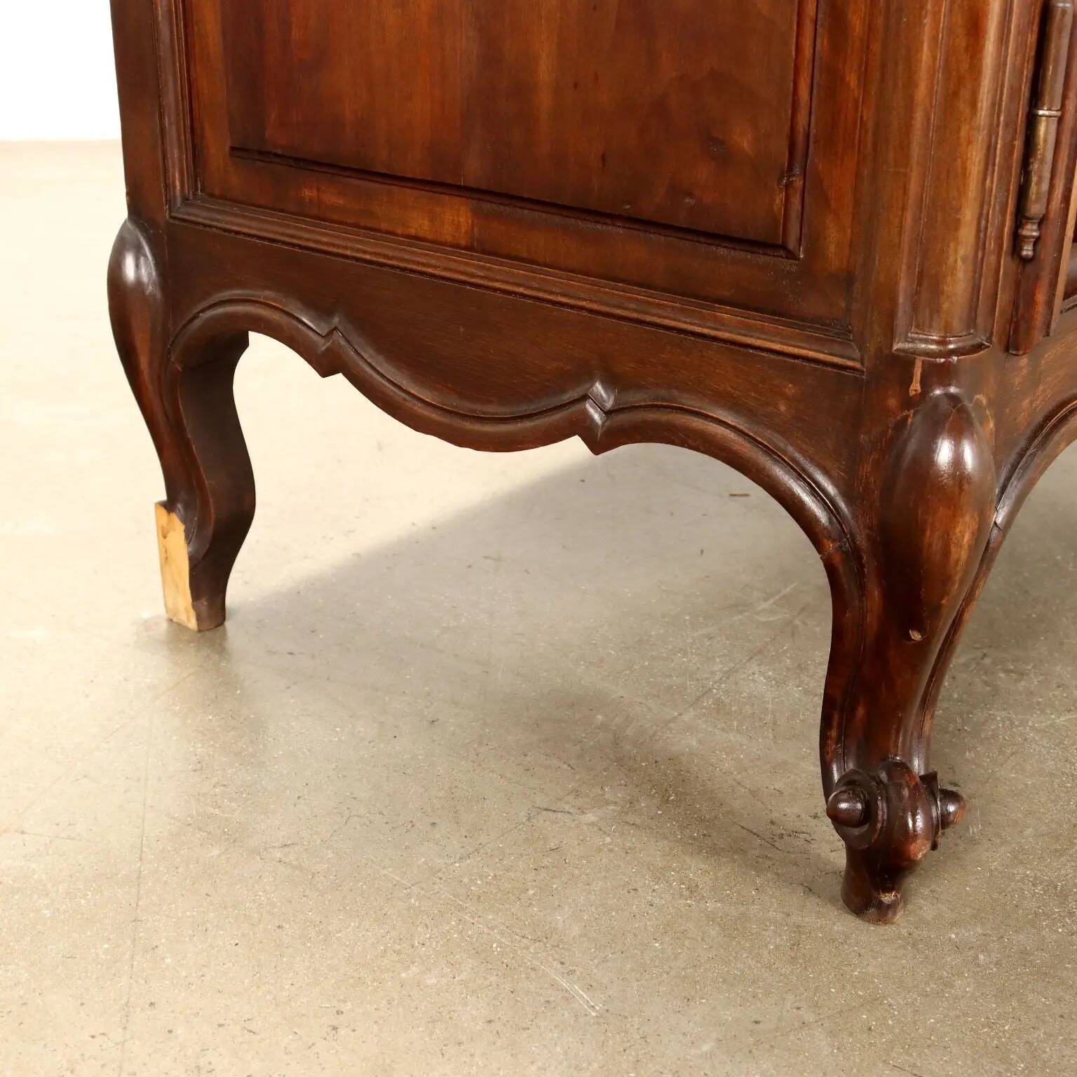 Antique Provençal-style walnut buffet, Piedmont, 20th century