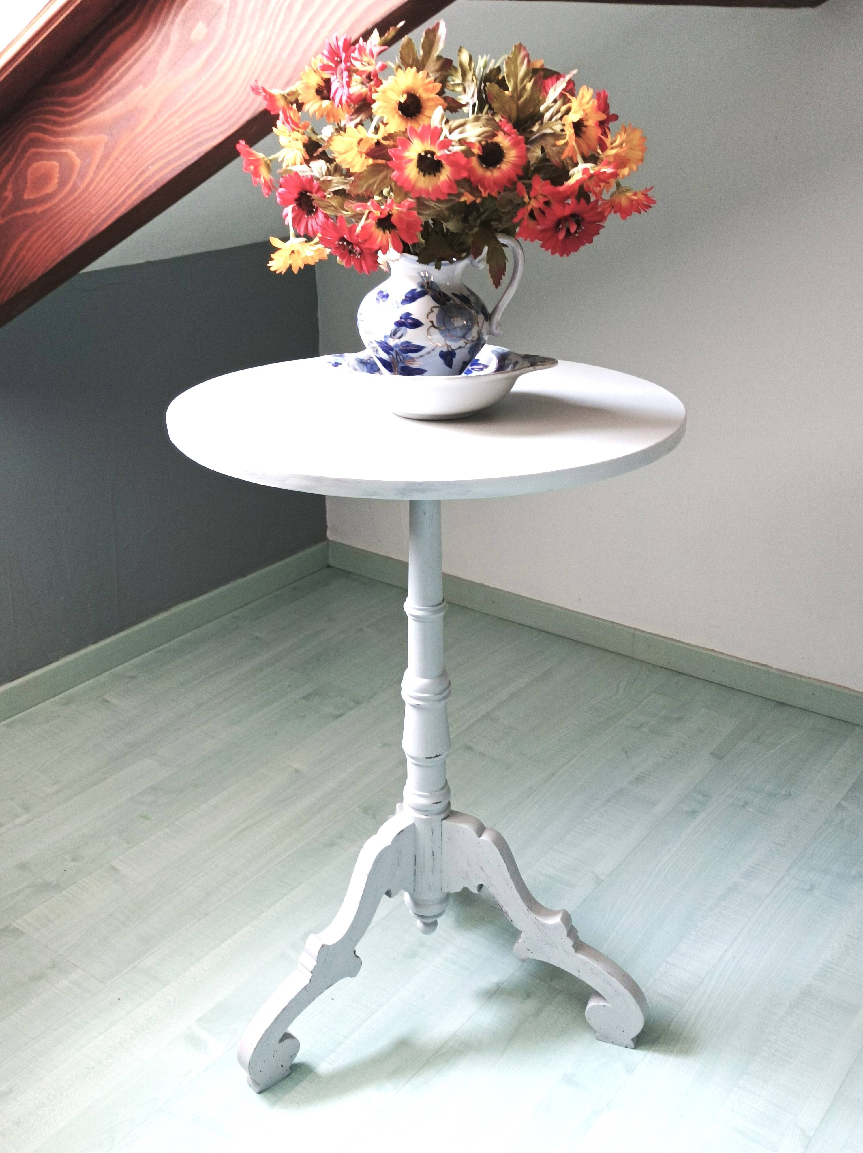 Pedestal table in old wood