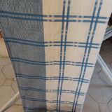 Nappe damassée blanche et bleue et 6 serviettes