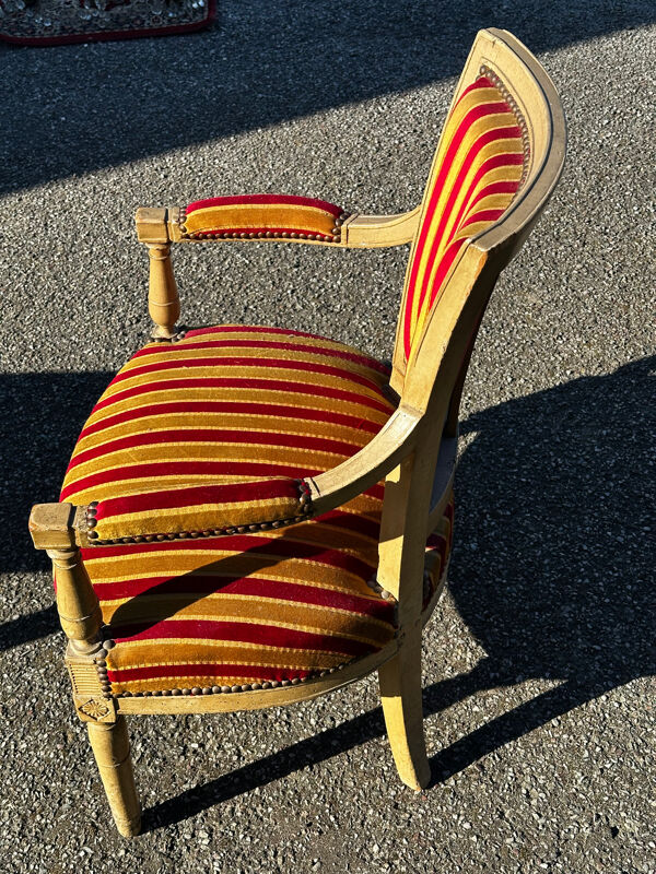 Fauteuil cabriolet Louis XVI – bois patiné et velours rayé