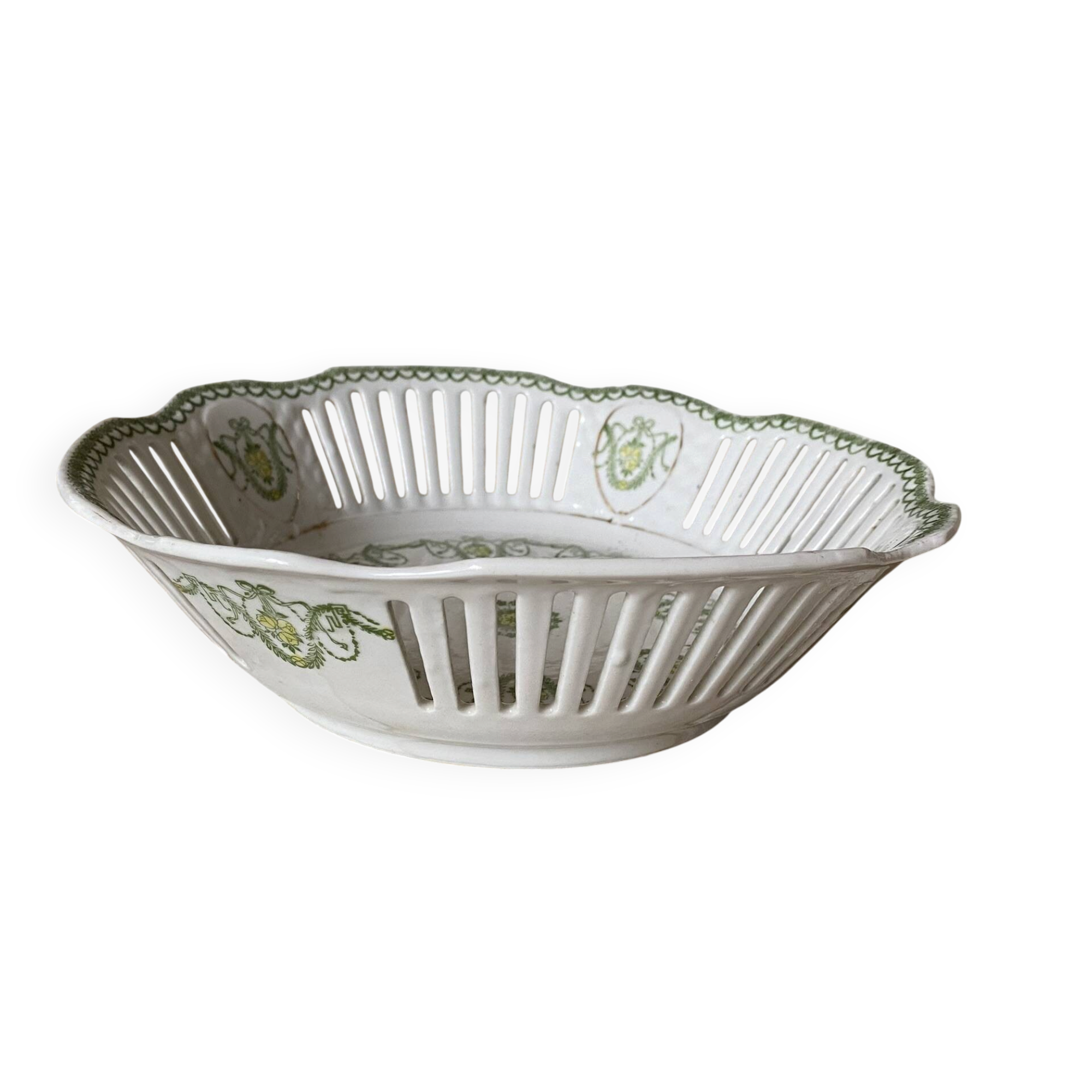 Coupe à fruits en porcelaine ajourée