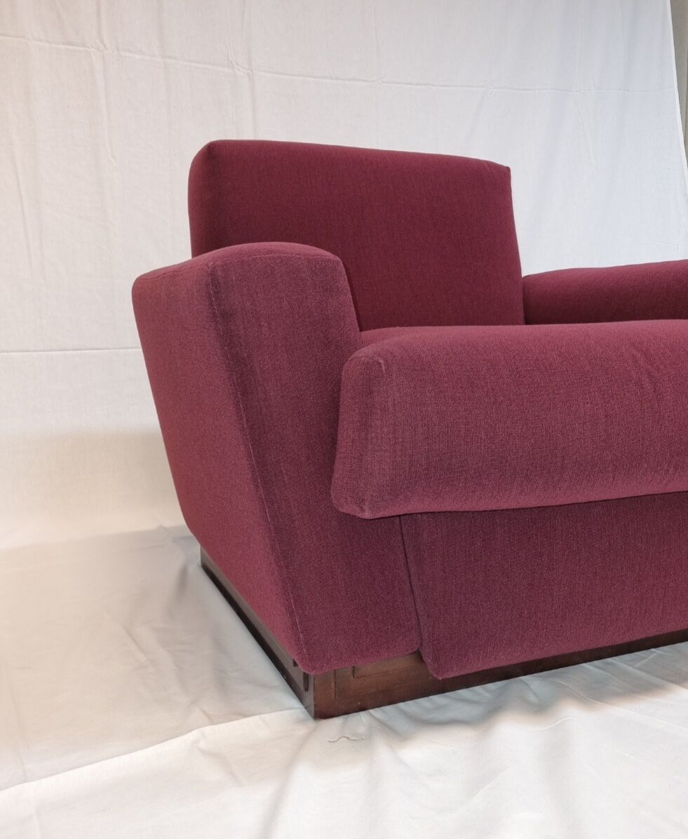 Frank loyed wright imperial hotel tokio seat